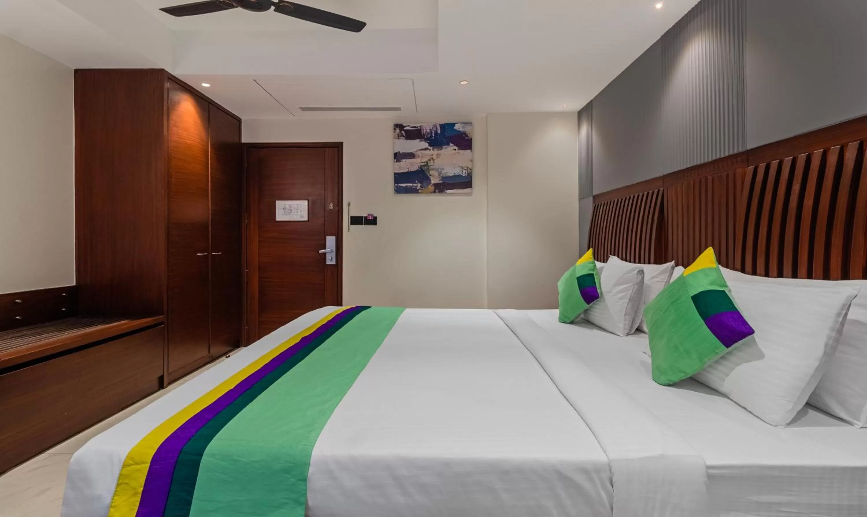 Bedroom, Bed in Treebo Regency - Bund Garden, Dhole Patil Road