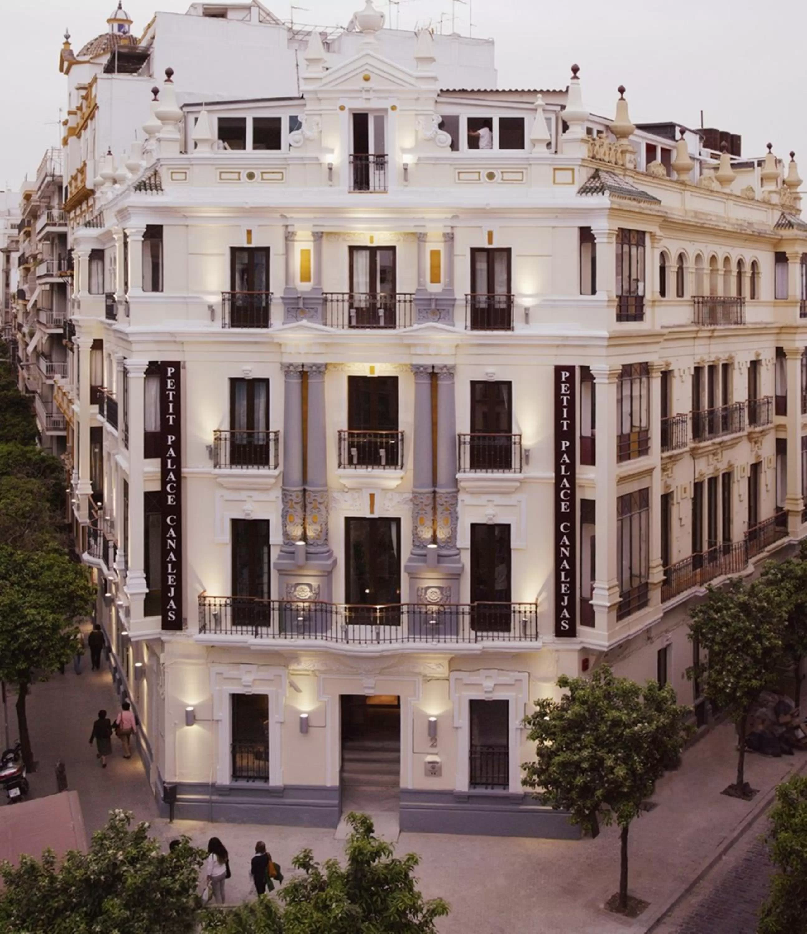 Facade/entrance in Petit Palace Canalejas Sevilla
