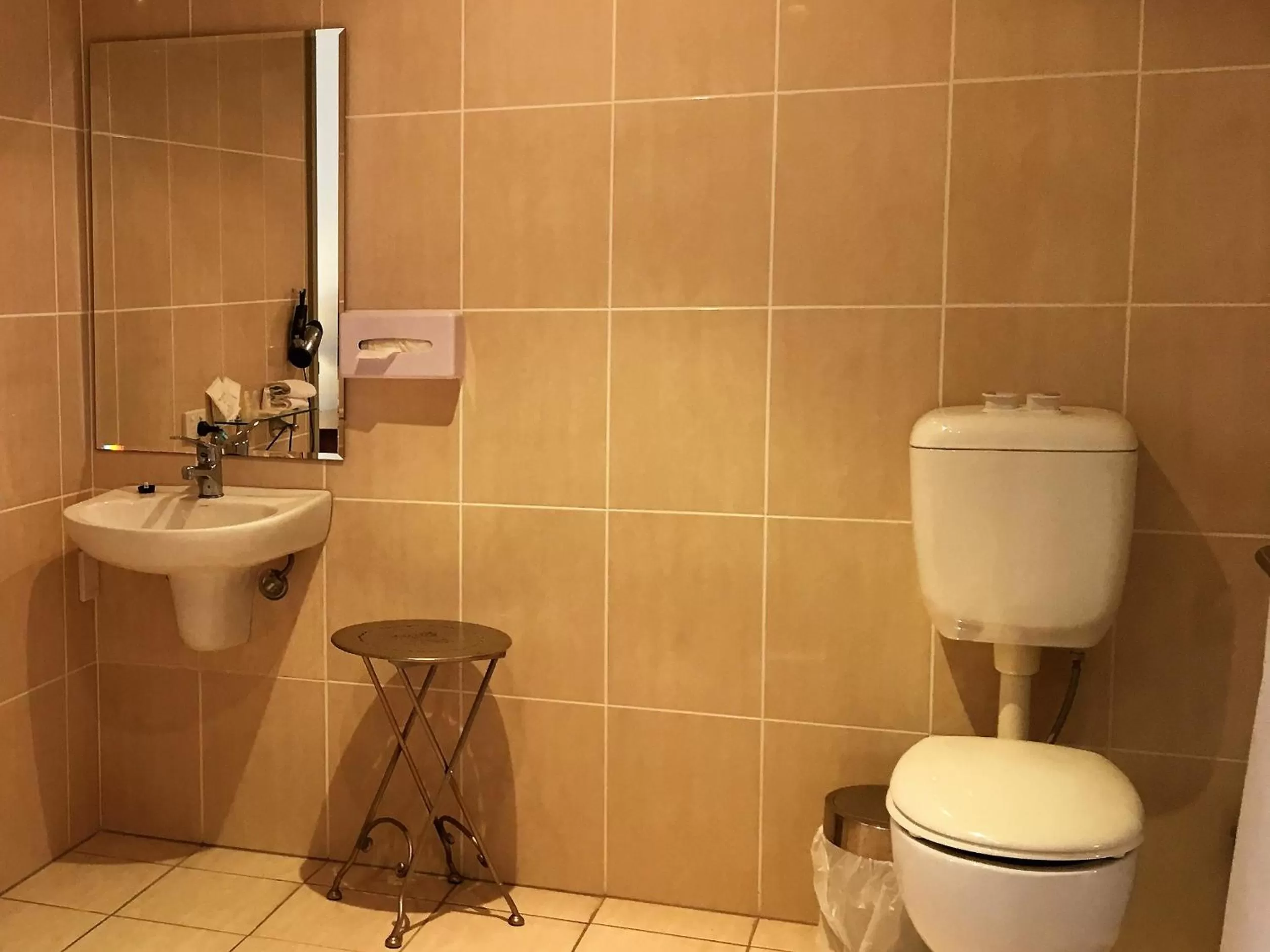 Toilet in Shangri-La Gardens