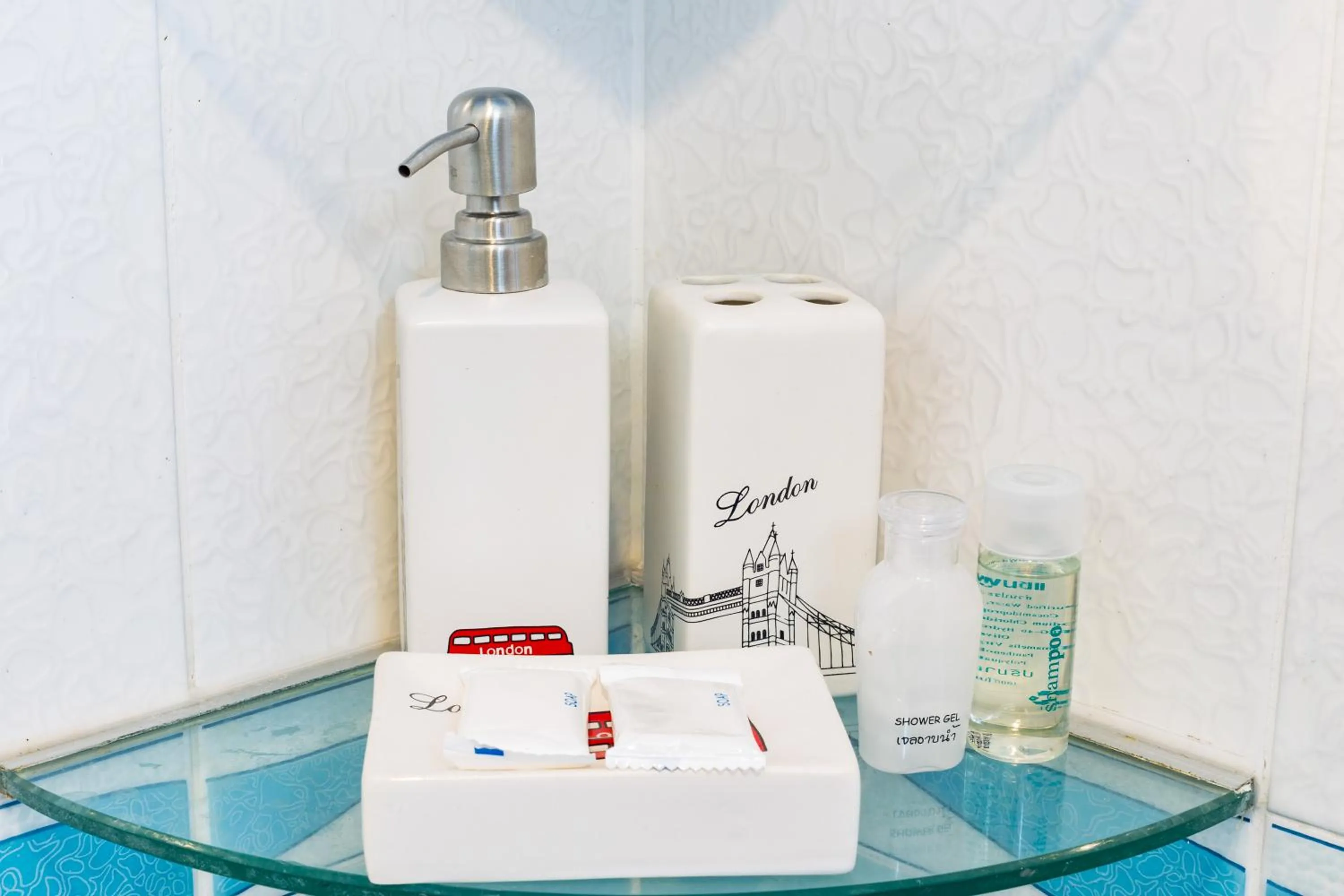 Shower in Baan Chaylay Resort Karon