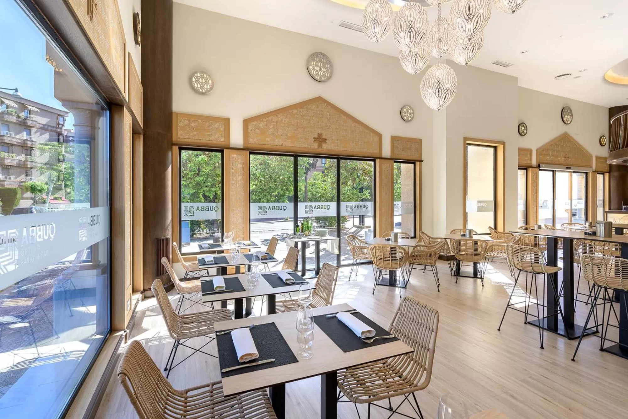 Restaurant/places to eat in Hotel Saray