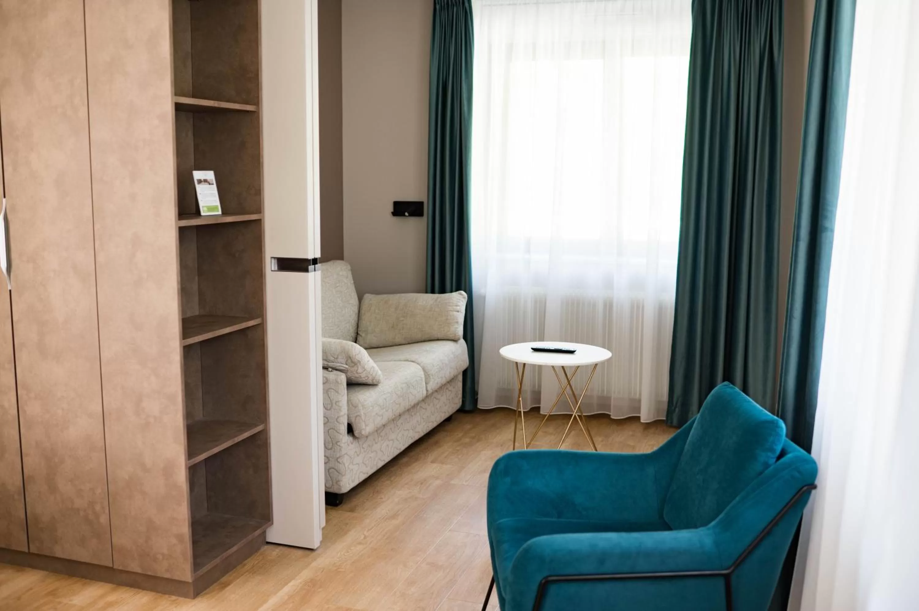 Photo of the whole room in L'AO Hôtel & Restaurant L'Aigle d'Or