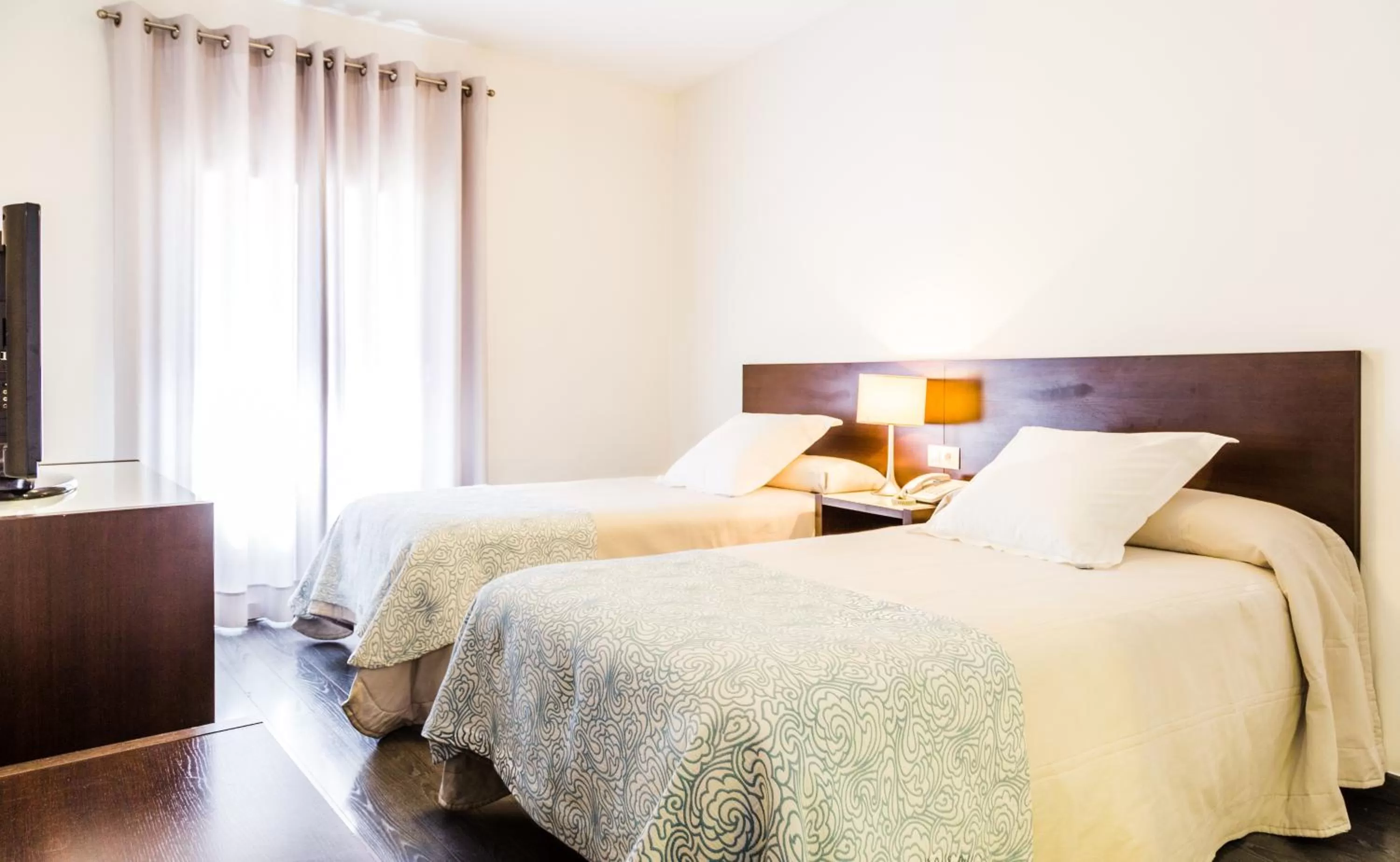 Bed in Hotel Madrid de Sevilla by SHS