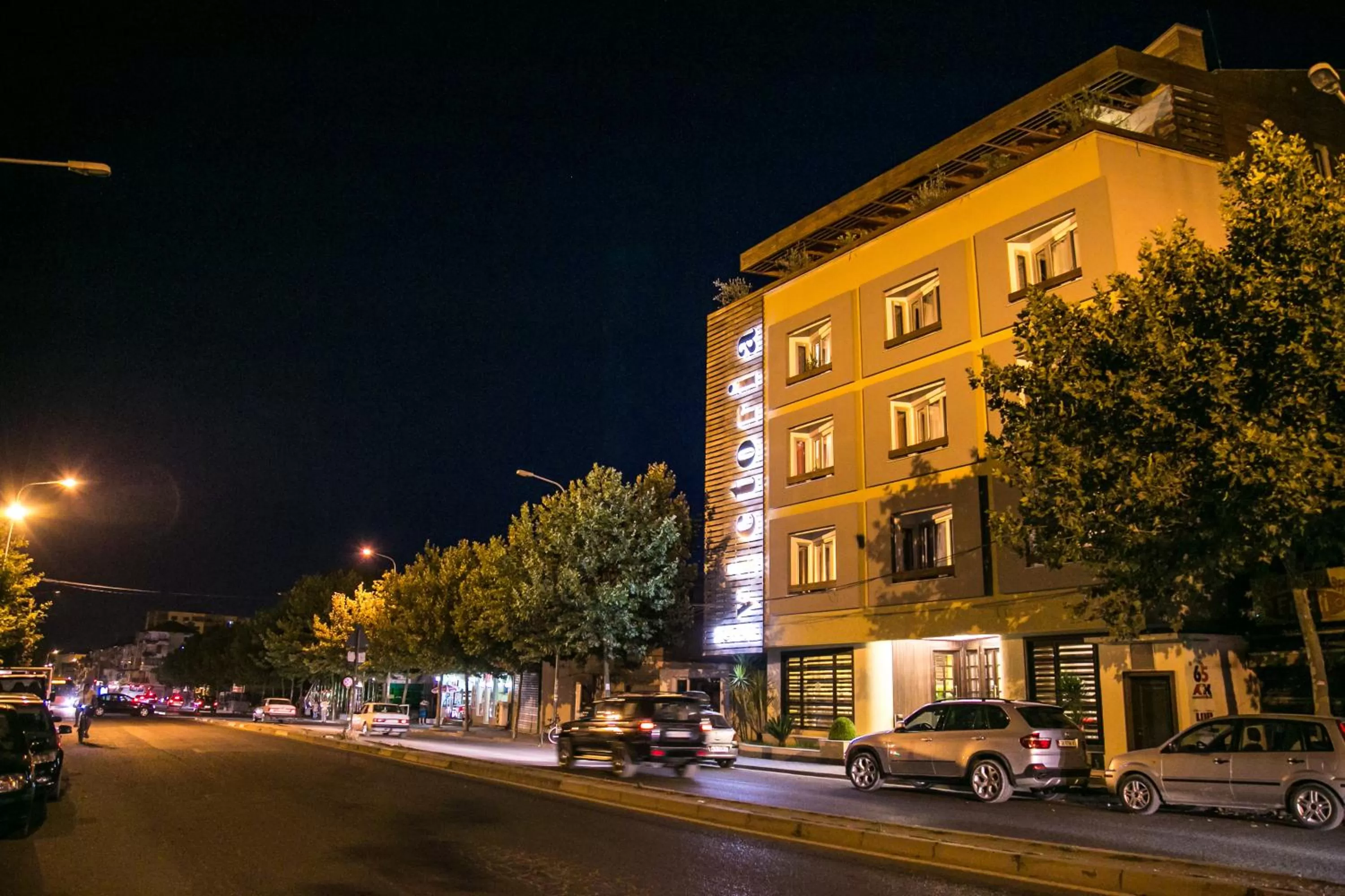 Facade/entrance in Hotel Victoria Tirana