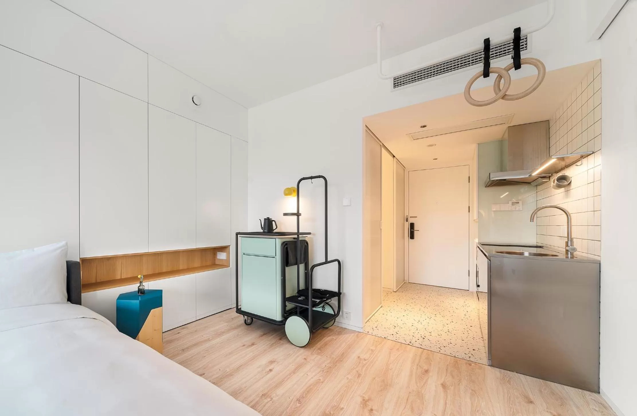 Kitchen or kitchenette, Bed in Stey Beijing 798 Art Zone Hotel