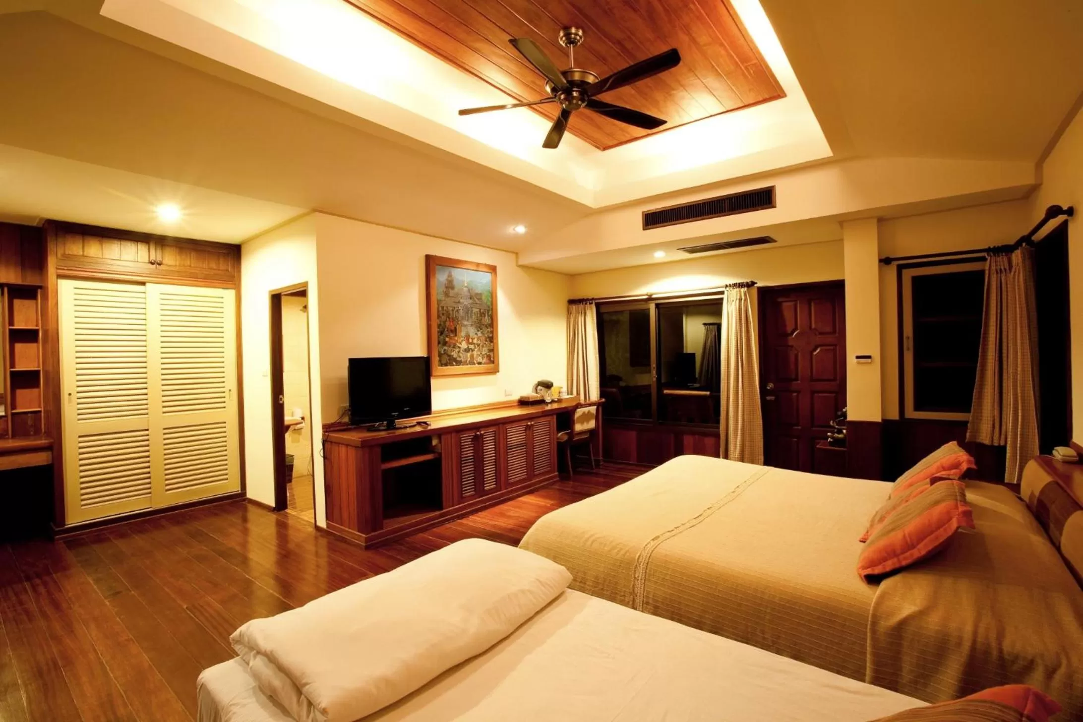 Bed in Vana Varin Resort