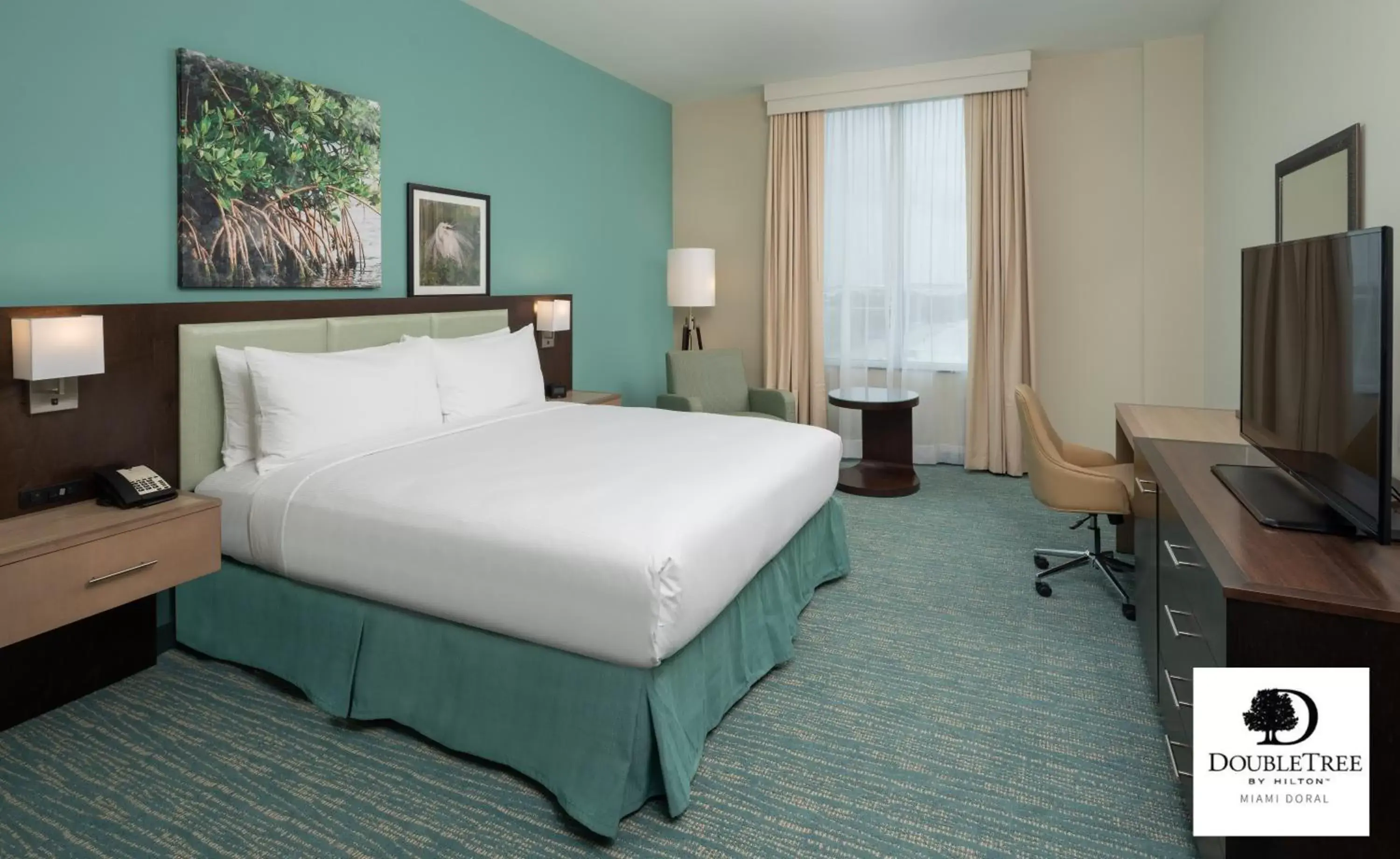 King Room in DoubleTree by Hilton Miami Doral King Room in DoubleTree by Hilton Miami Doral