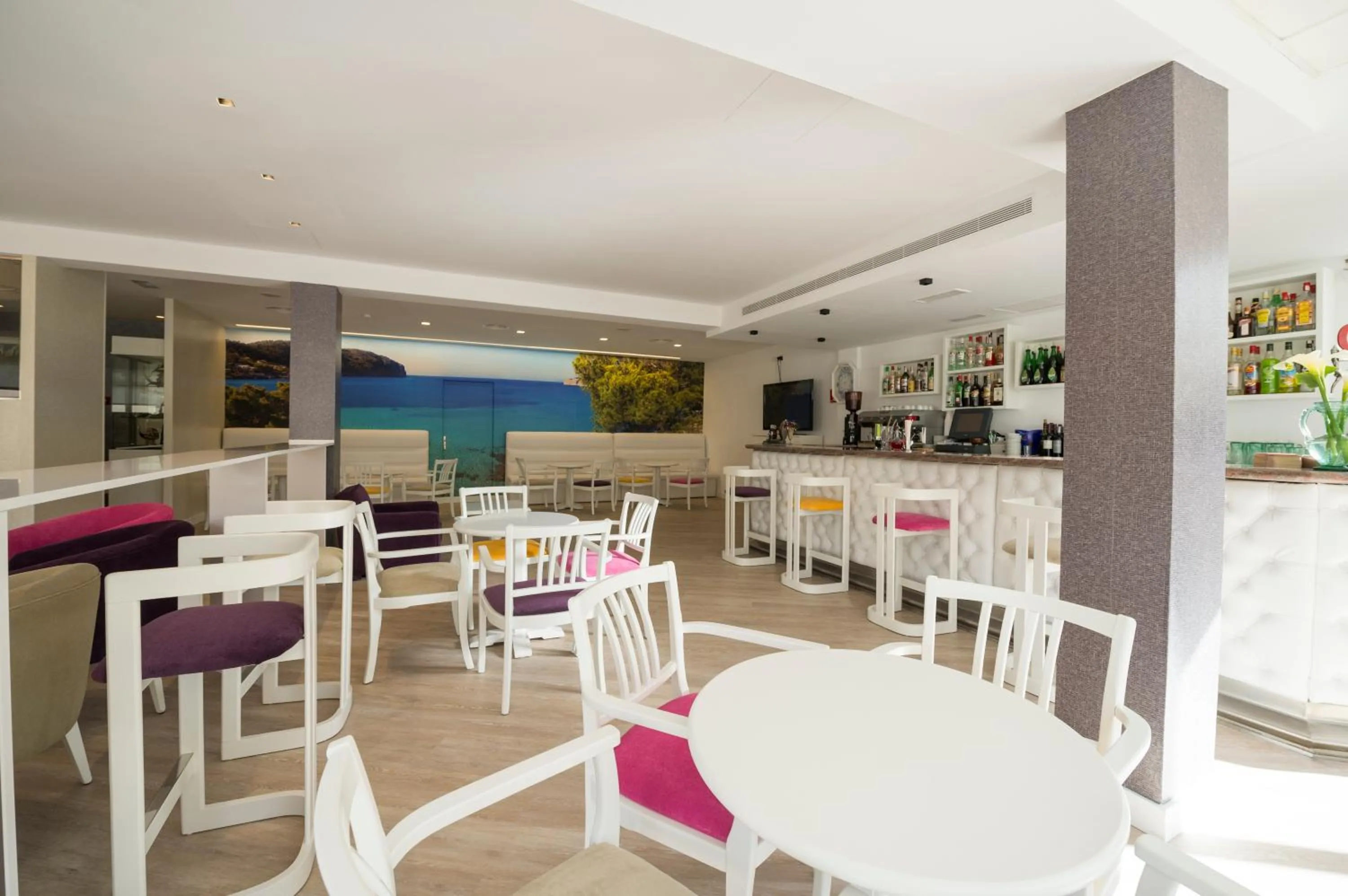 Lounge or bar in Hotel Venecia Paguera