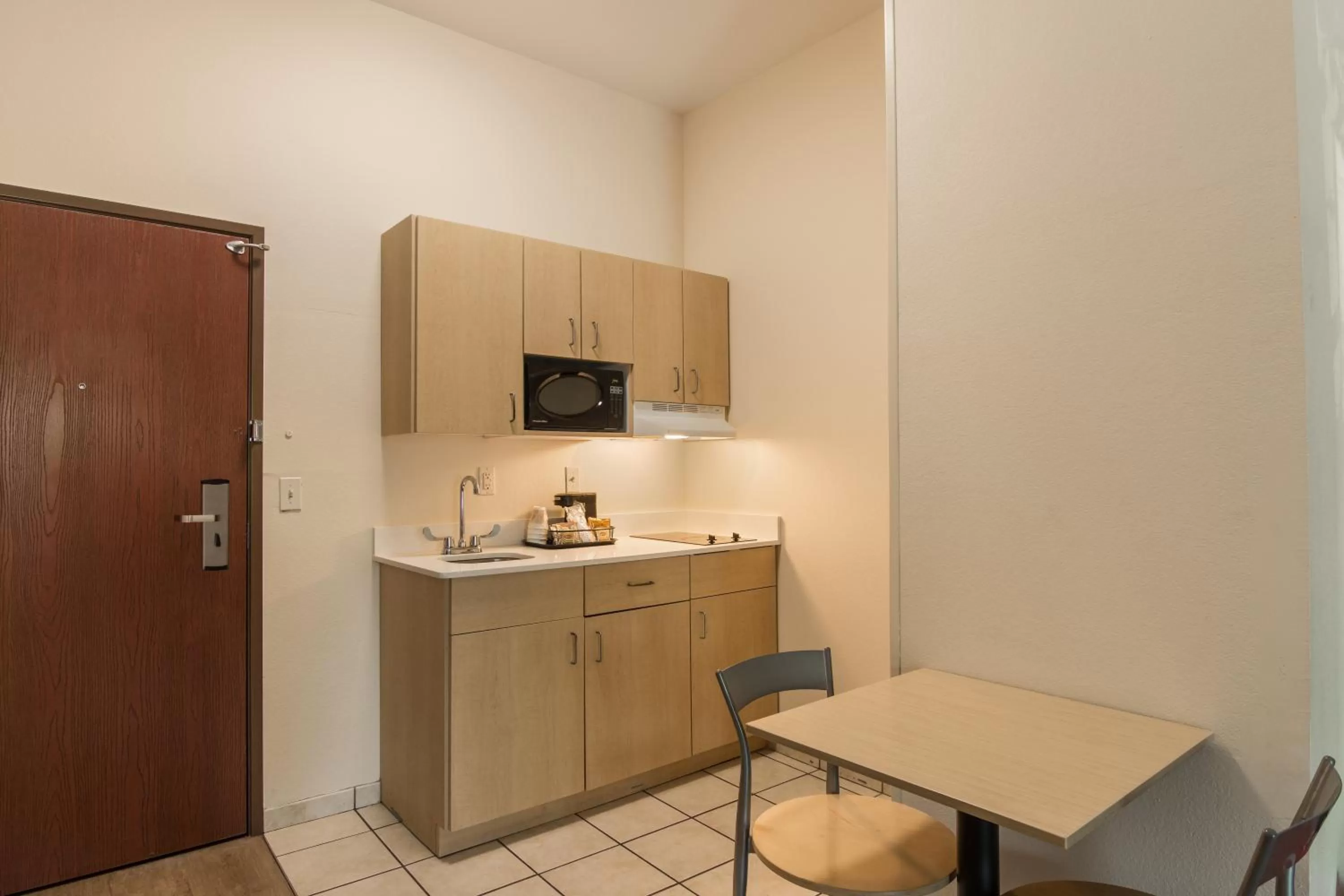 Kitchen or kitchenette in Red Roof Inn Panama City