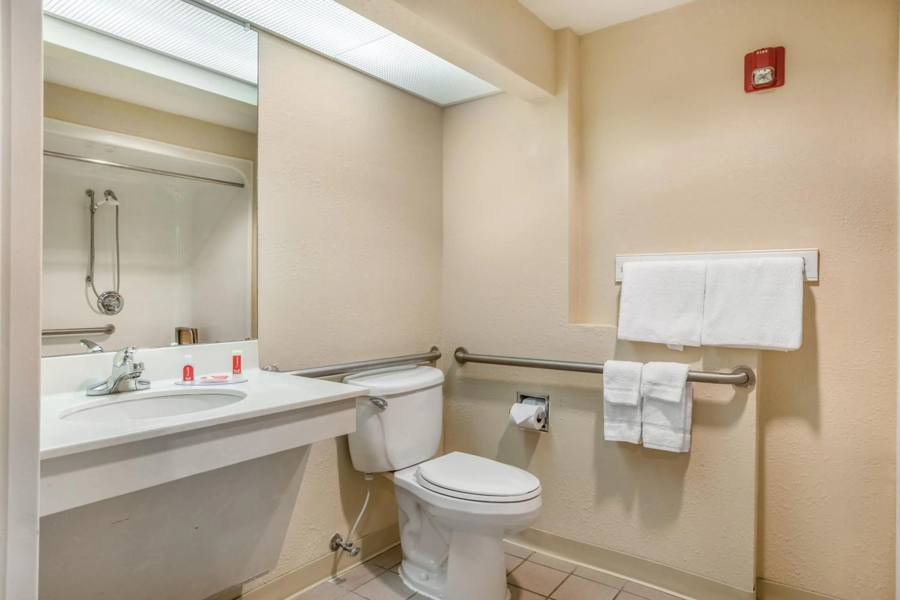 Econo Lodge Inn & Suites Marietta near Dobbins ARB