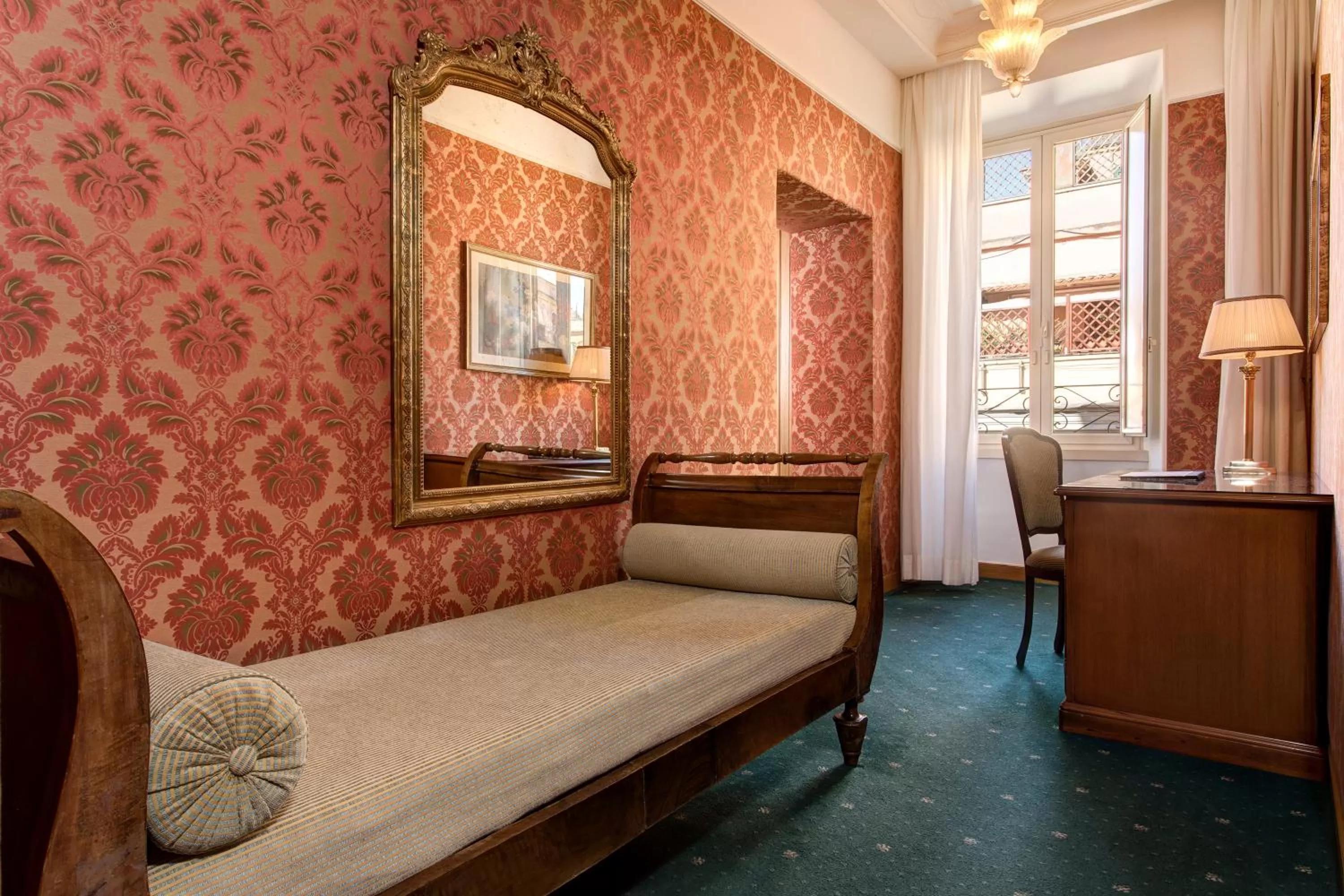 Living room, Bed in Marcella Royal Hotel - Rooftop Garden