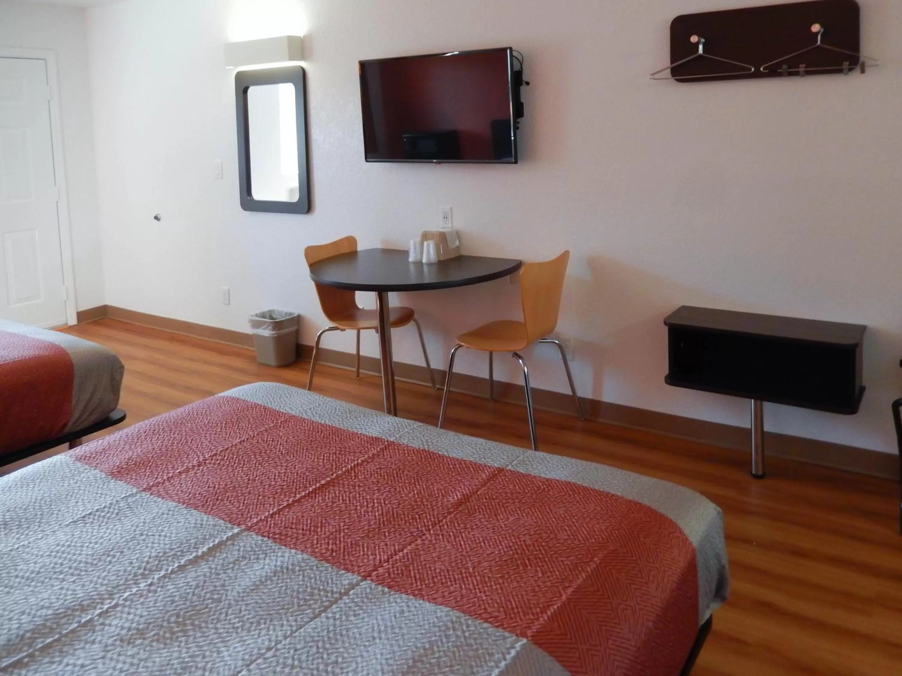 Property building, Bed in Motel 6-Moultrie, GA