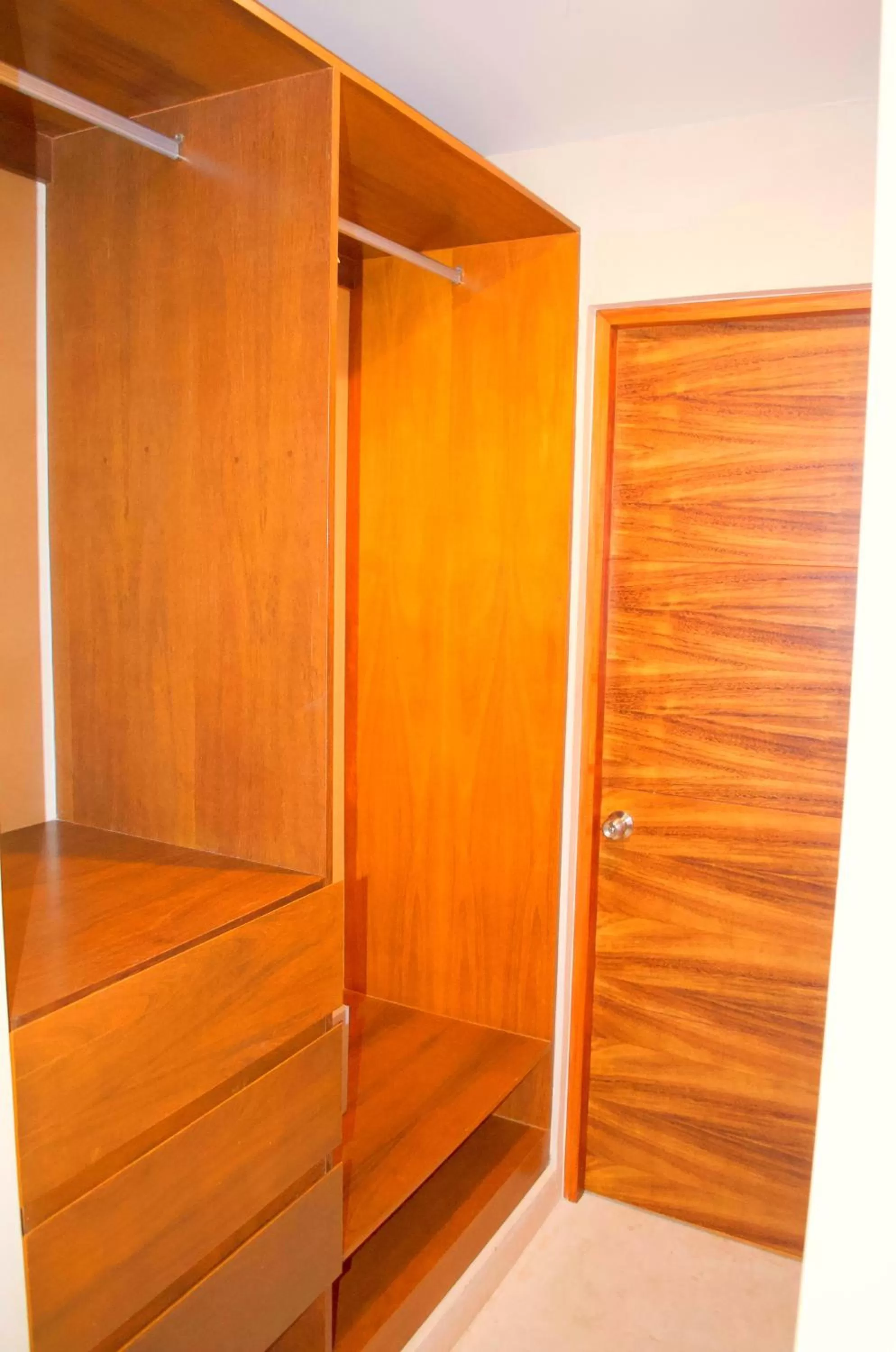 wardrobe in Gardens Coba - Luxury Cardinal