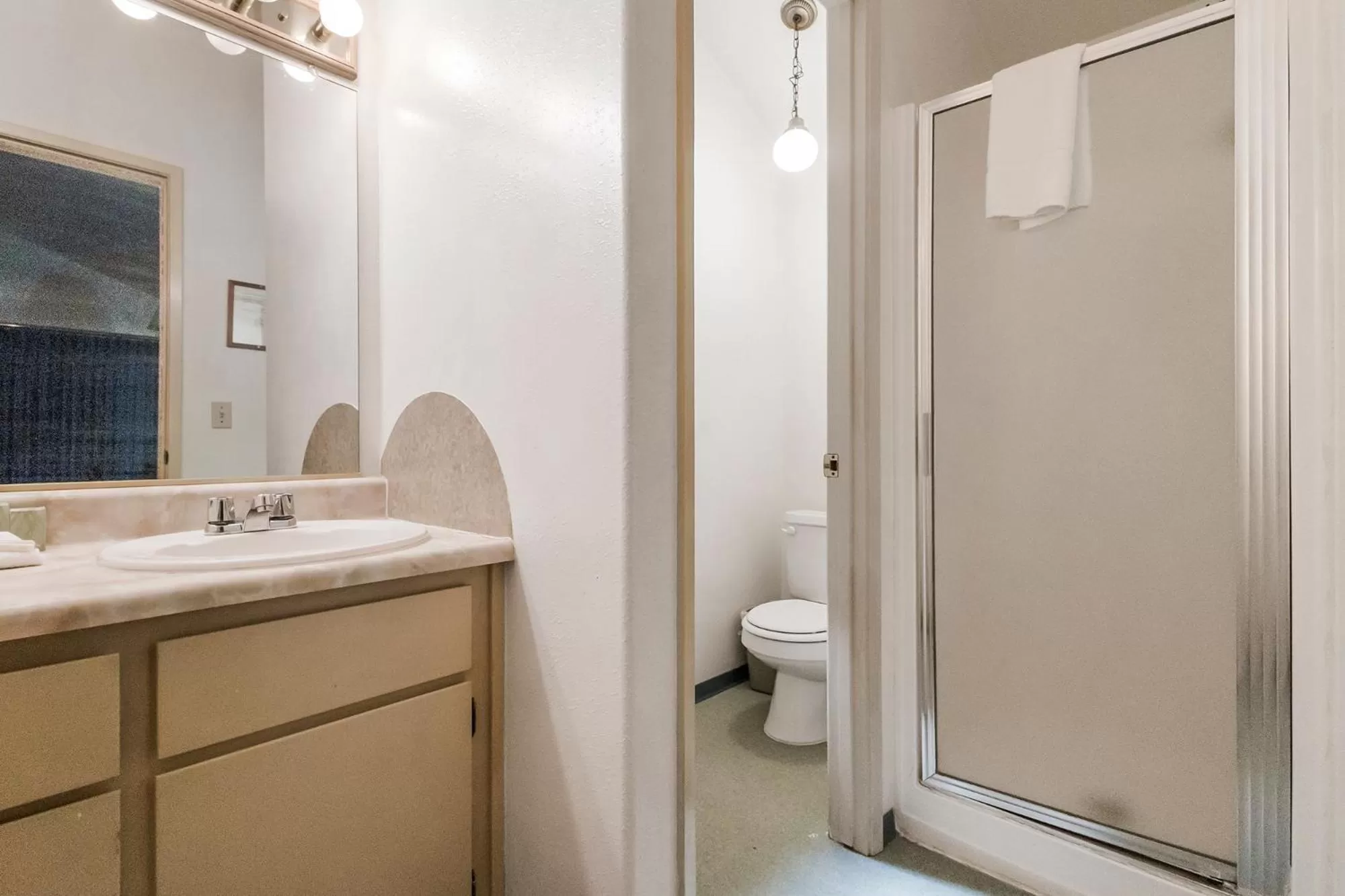 Shower in Northern Queen Inn