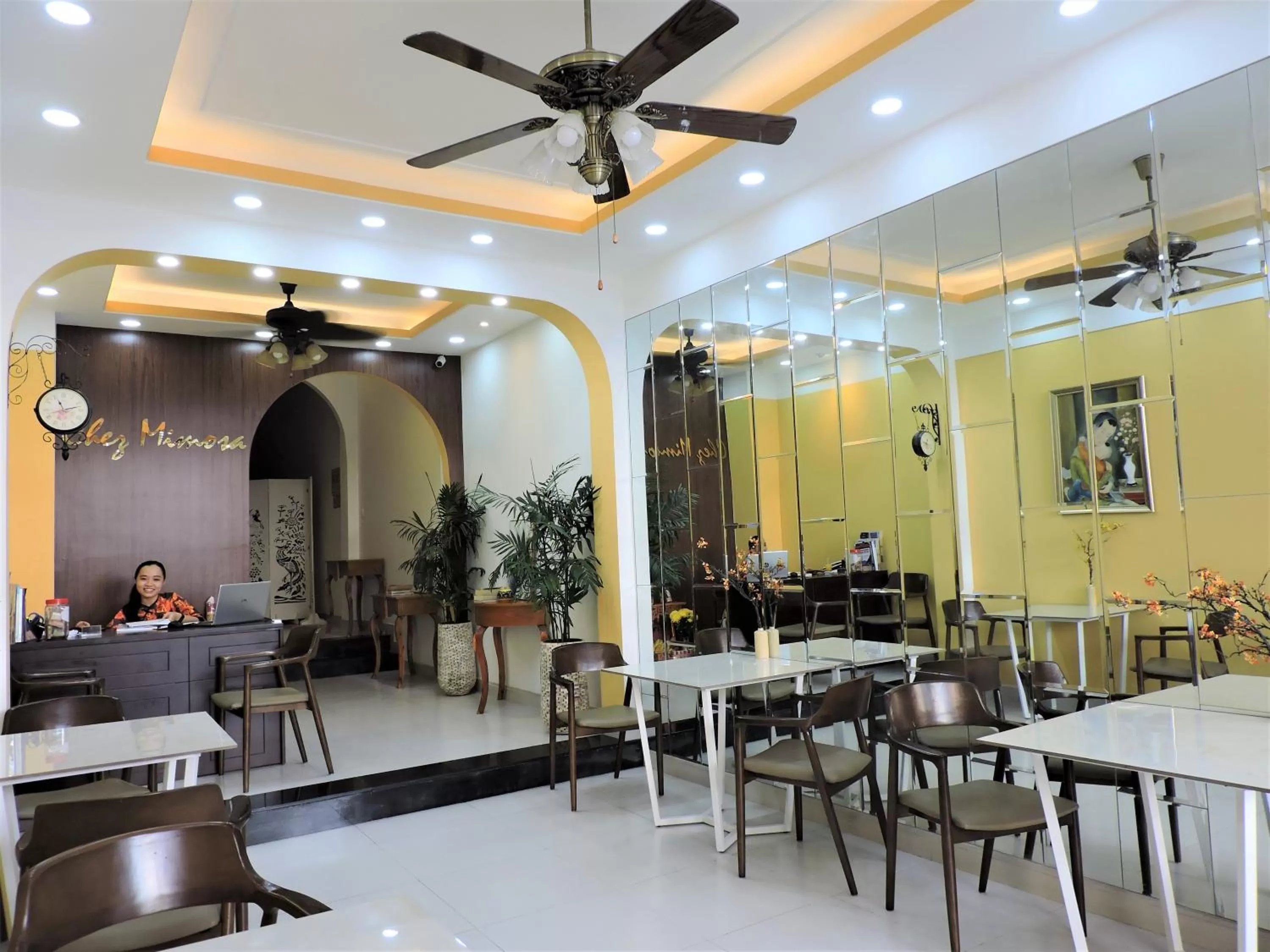 Restaurant/places to eat in Chez Mimosa Local - Free Laundry