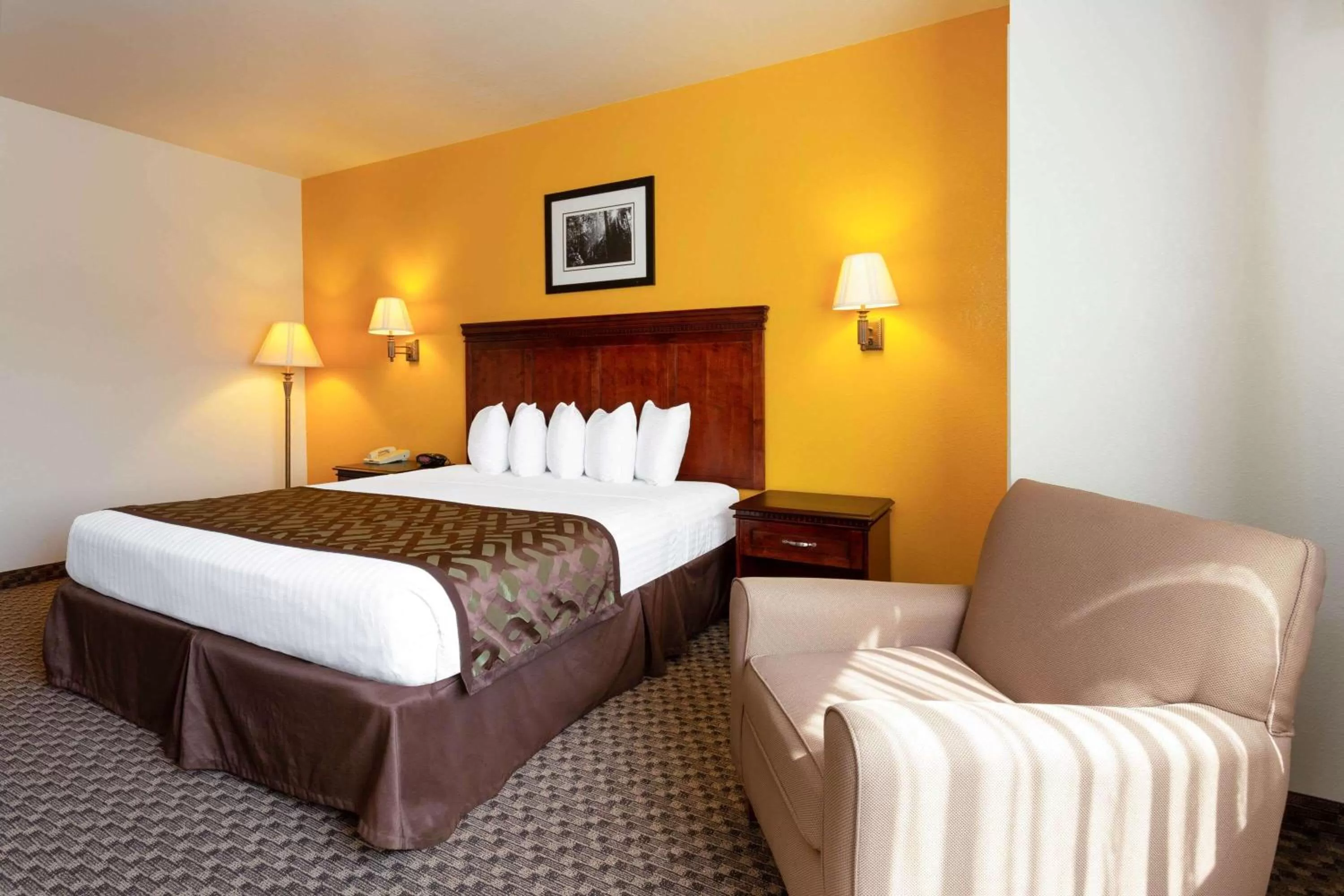 Photo of the whole room, Bed in Montcler Hotel & Conference Center, Trademark by Wyndham