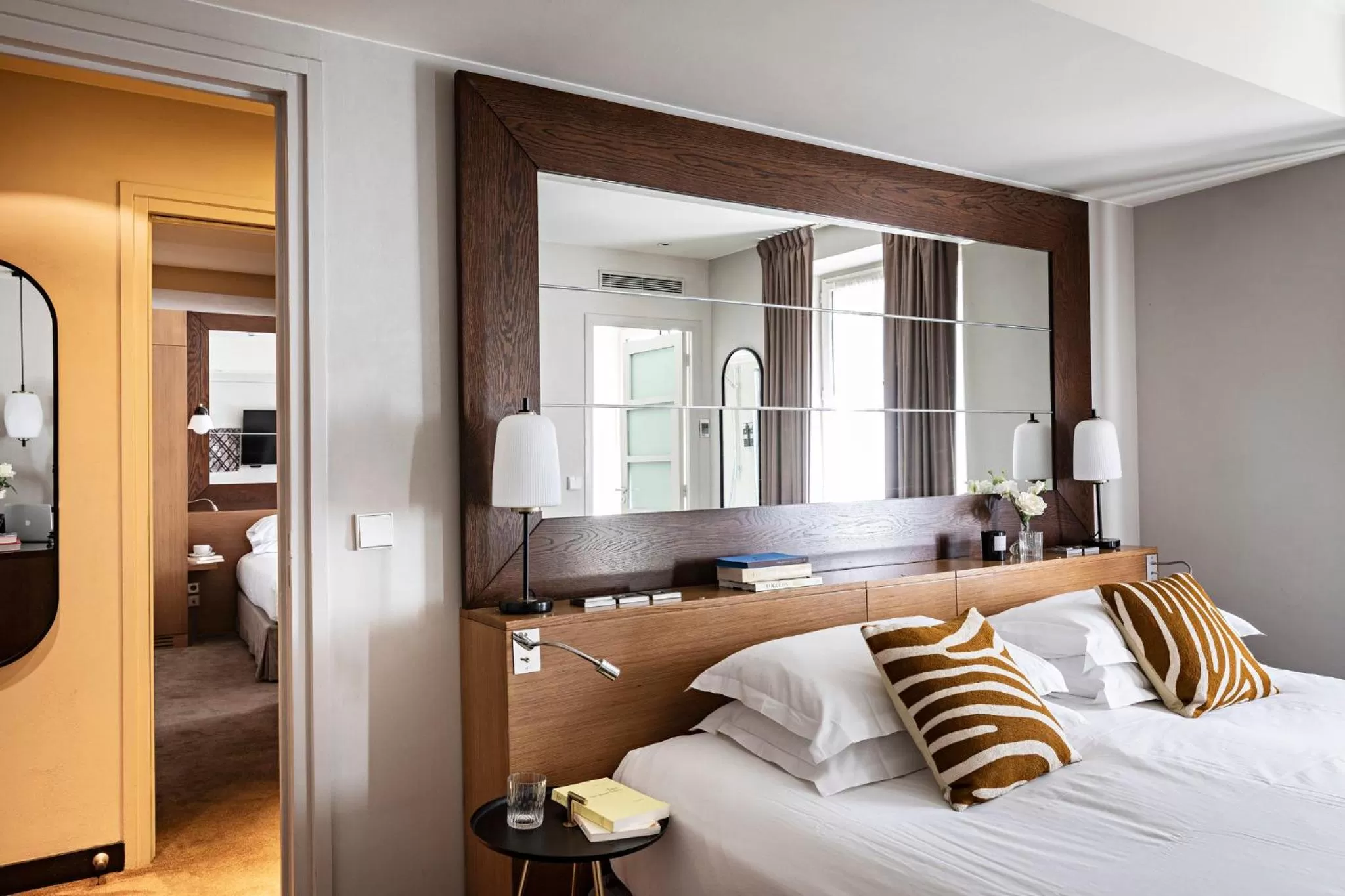 Photo of the whole room, Bed in Holiday Inn Paris Palais de l'Elysée by IHG