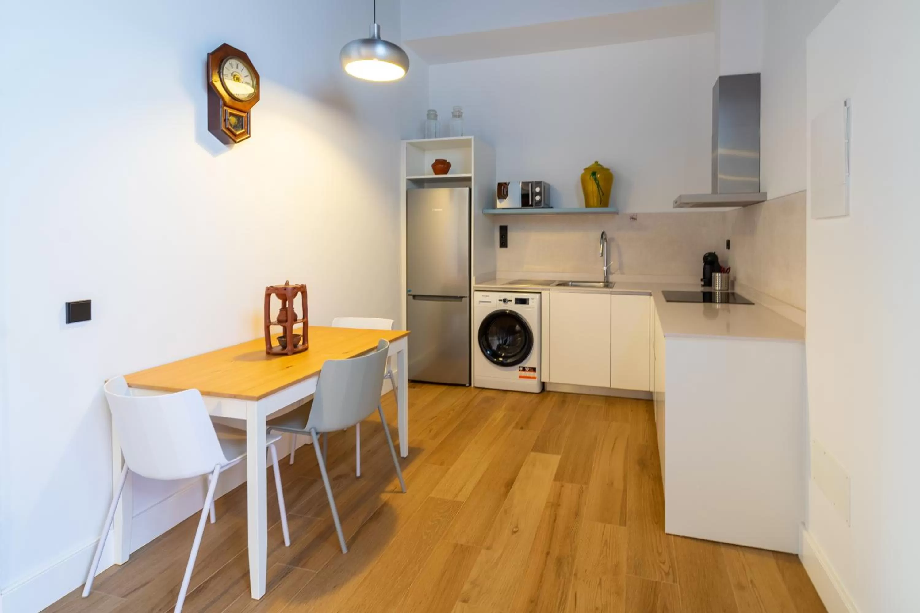 Kitchen or kitchenette in Albor Suites