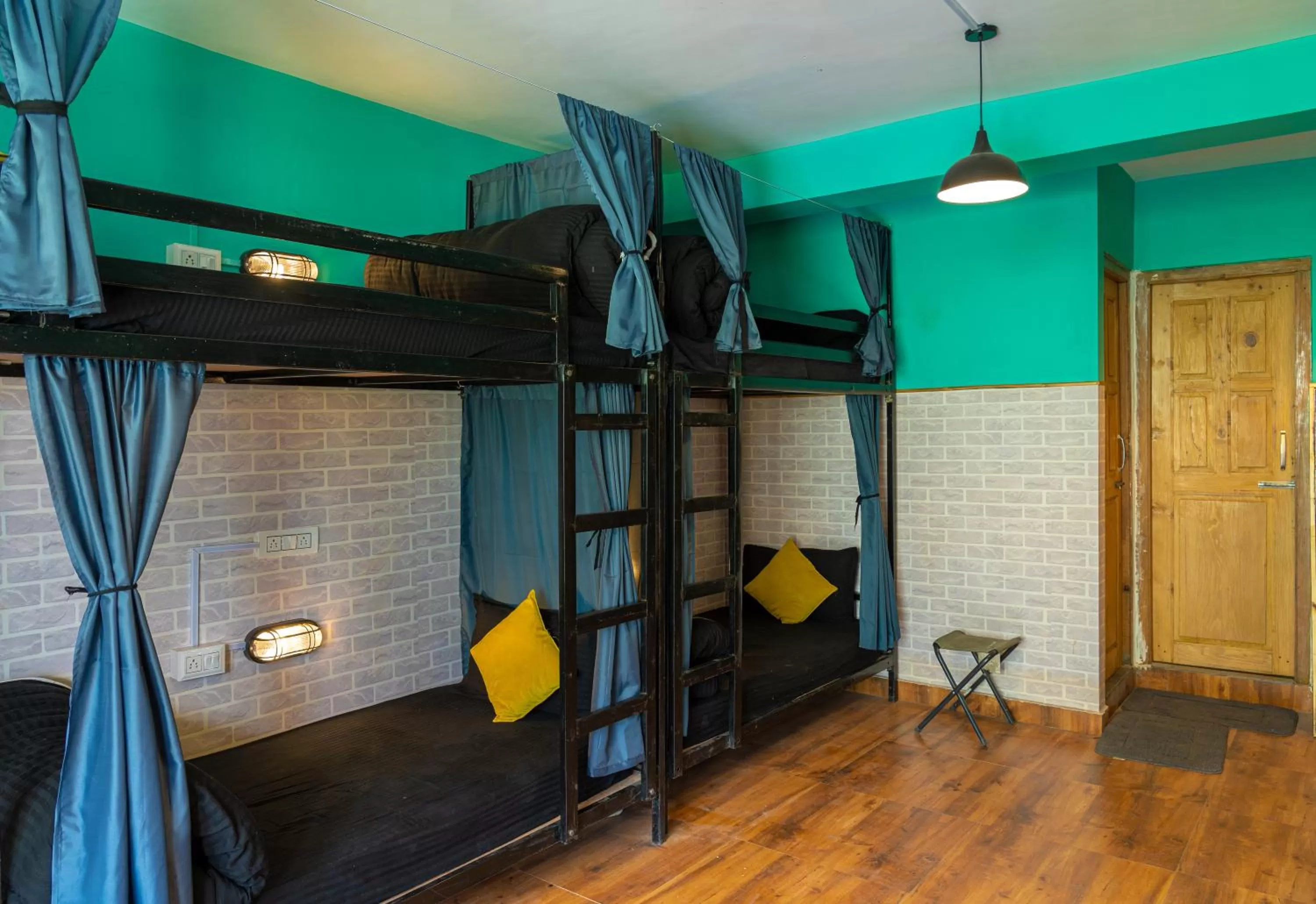 Whoopers Hostel Manali