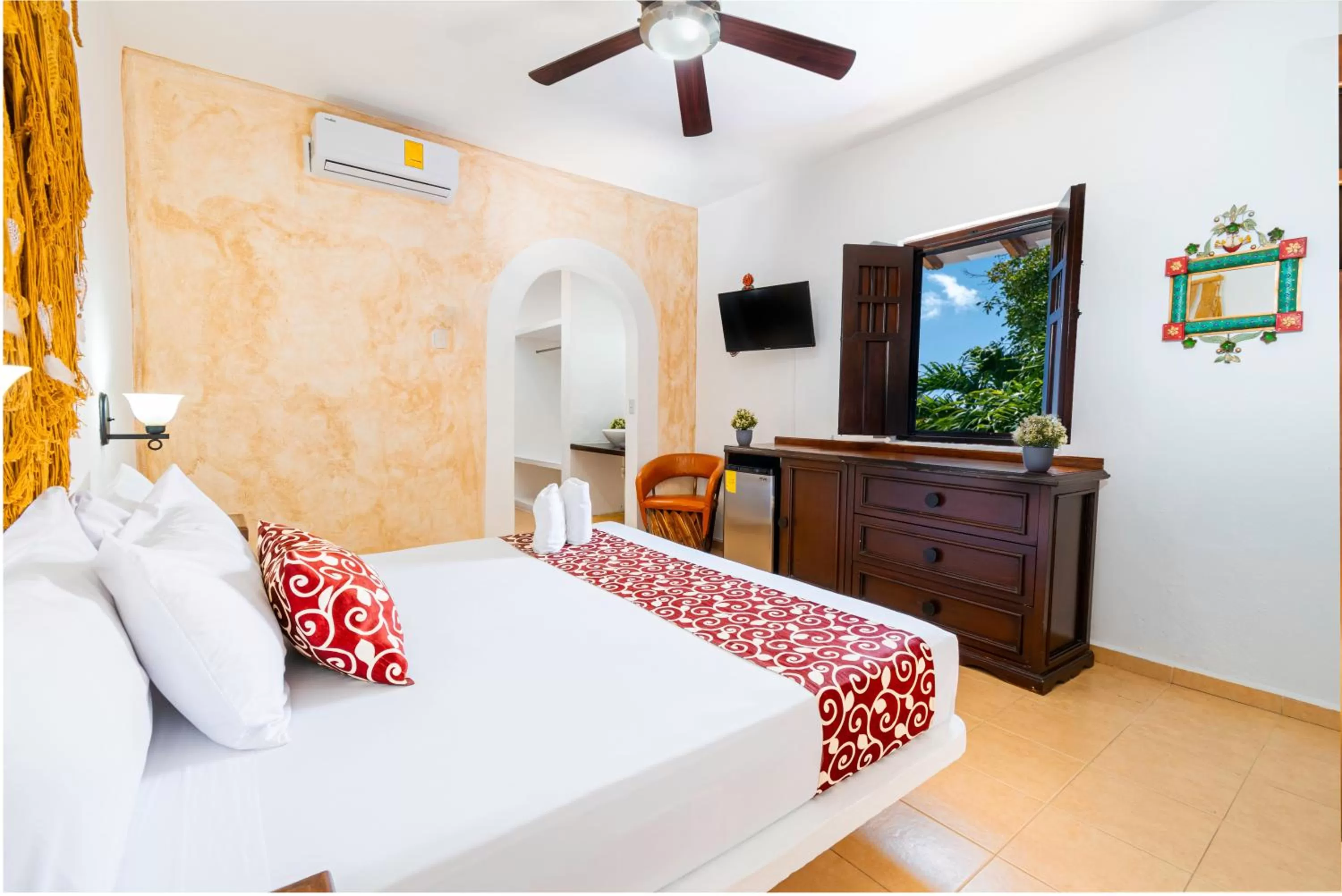 Photo of the whole room, Bed in Hotel Casa de las Flores