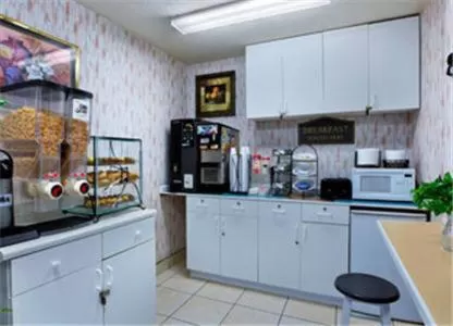 Kitchen or kitchenette in Microtel Inn & Suites by Wyndham Gallup - PET FRIENDLY