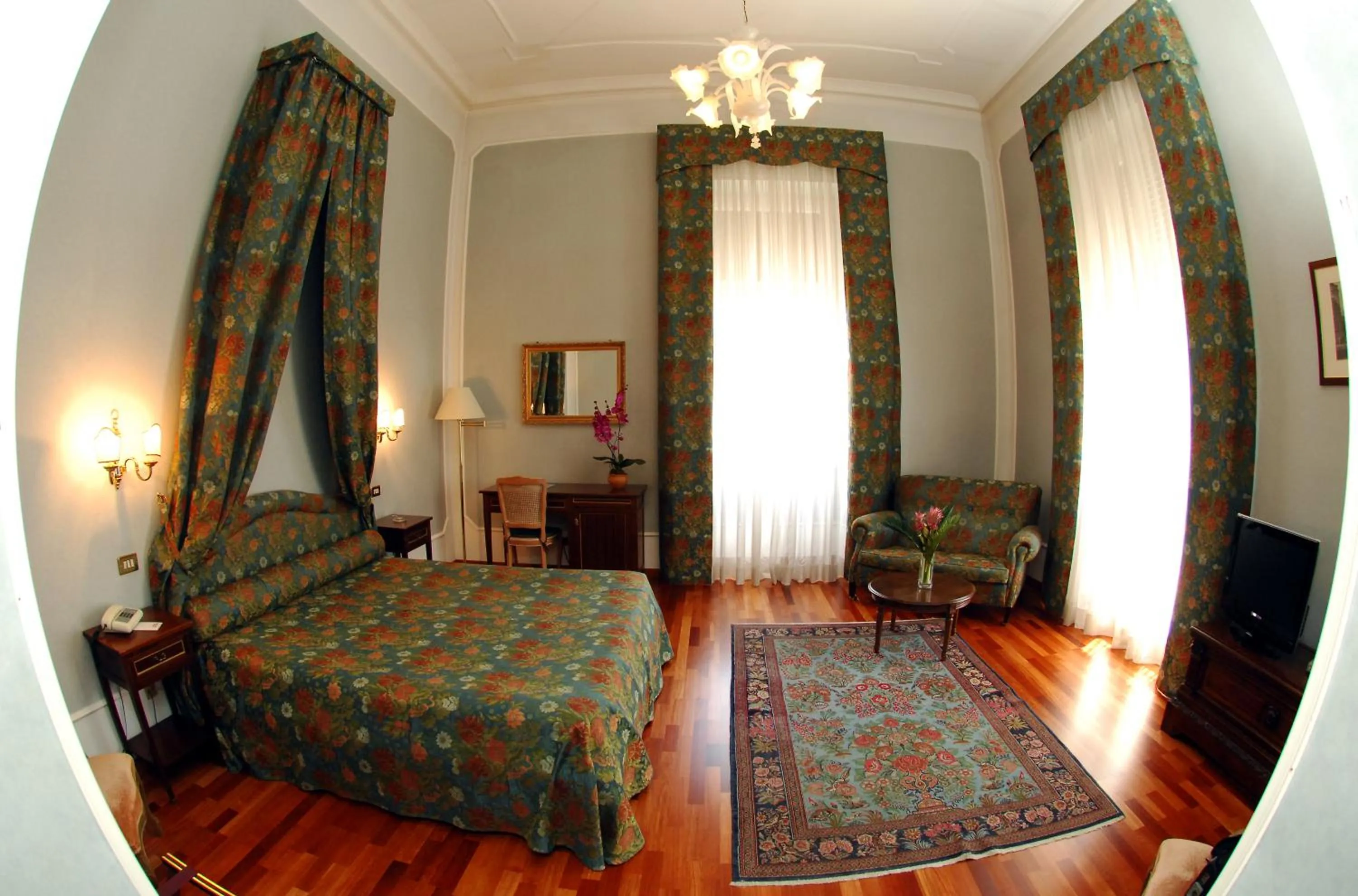 Photo of the whole room, Bed in Grande Albergo Quattro Stagioni
