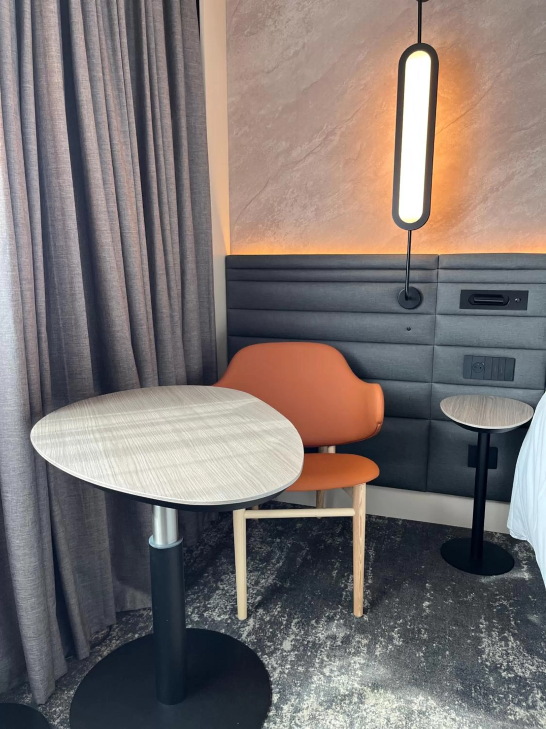 Seating area in Hotel Mercure Angers Lac De Maine