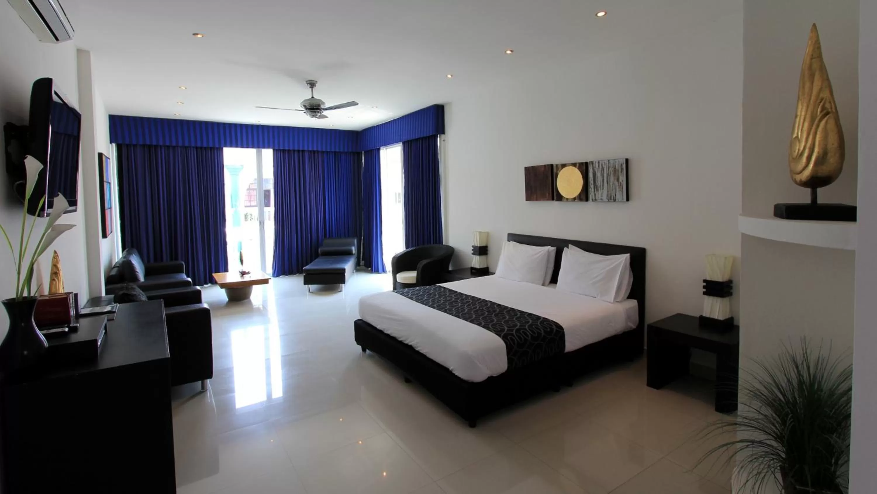 Photo of the whole room, Bed in East Suites