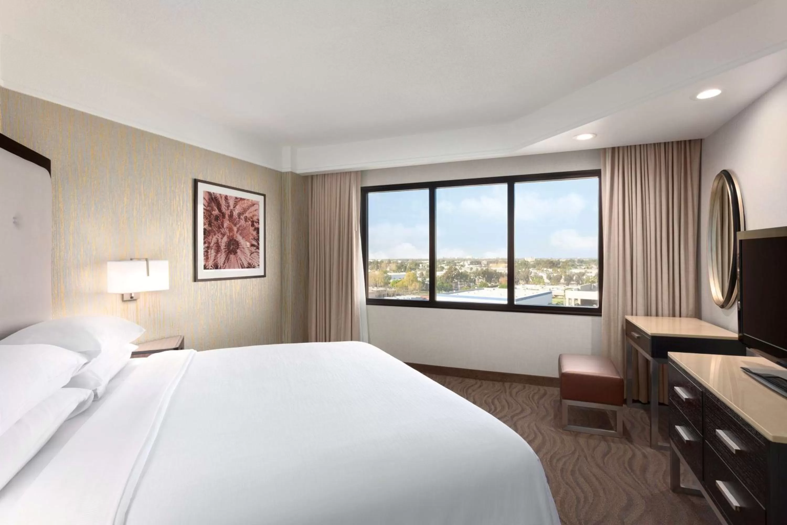 Bed in Embassy Suites by Hilton Irvine Orange County Airport