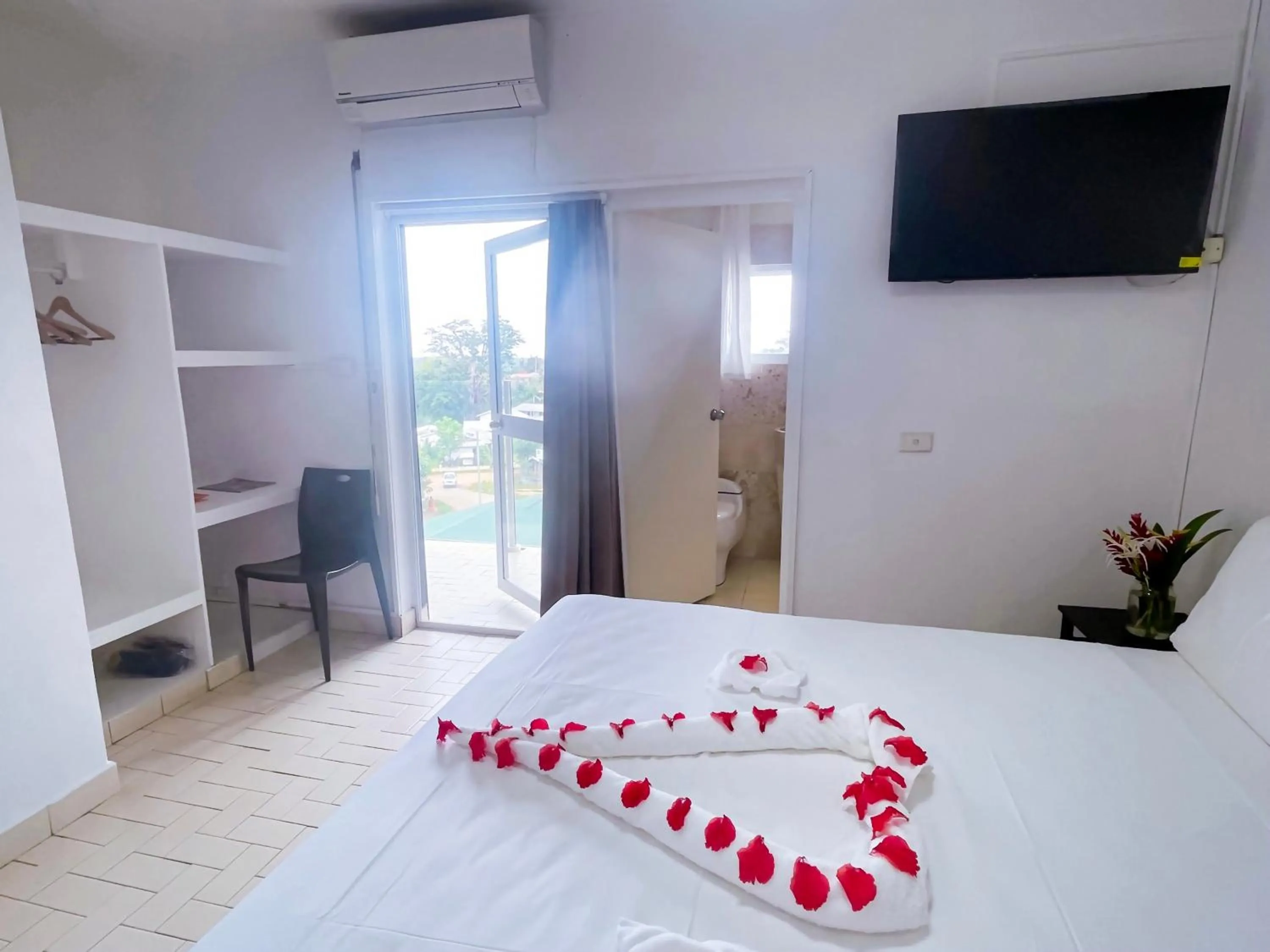 Queen Room with Balcony in Coconut Palms Resort Vanuatu