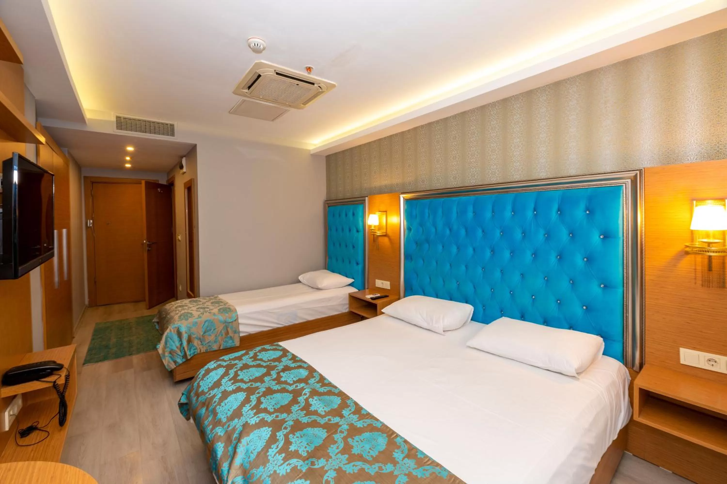 Photo of the whole room, Bed in Grand Palace Hotel