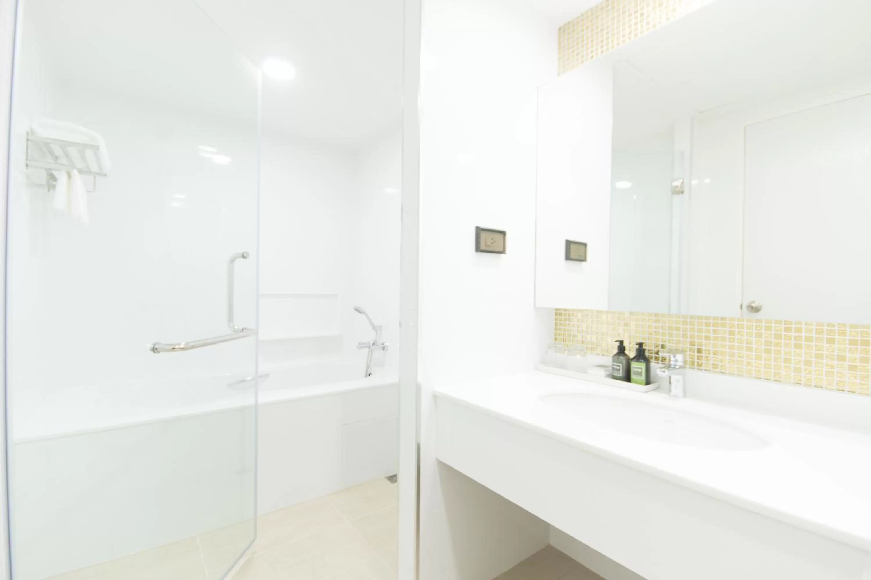 Shower in Jasmine Resort Sriracha