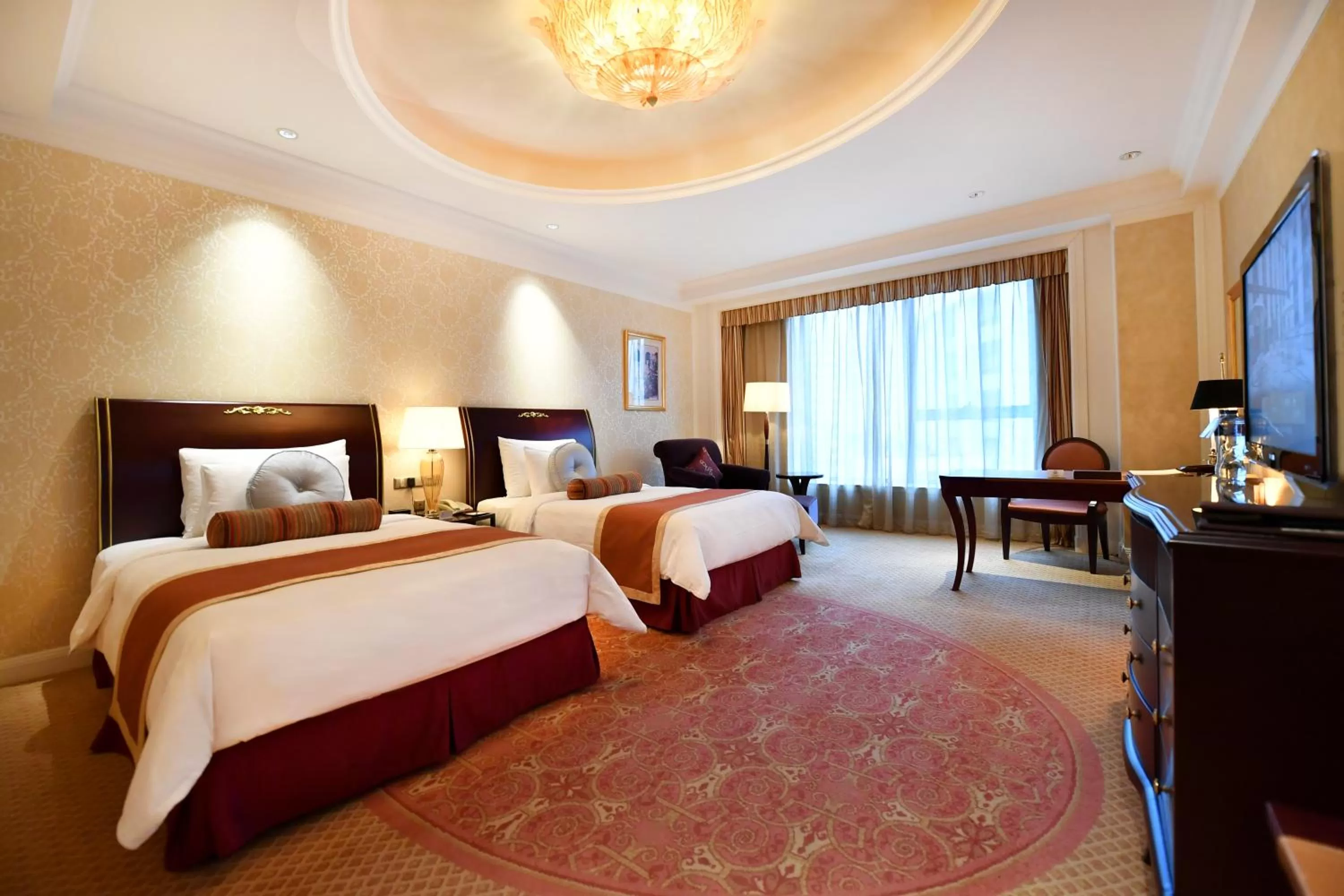 Photo of the whole room, Bed in Grand Central Hotel Shanghai - Nanjing Road