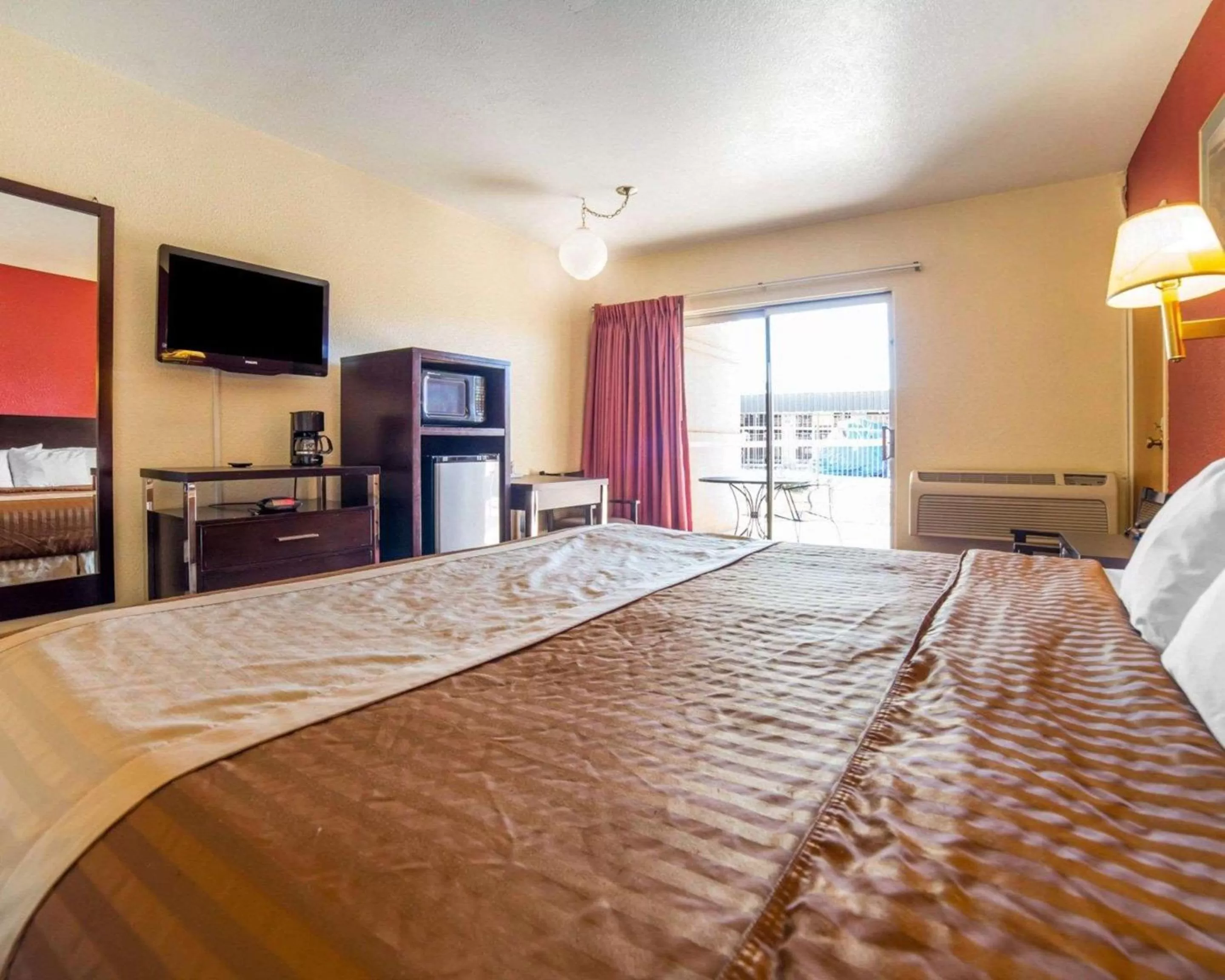 Photo of the whole room, Bed in Rodeway Inn at Lake Powell