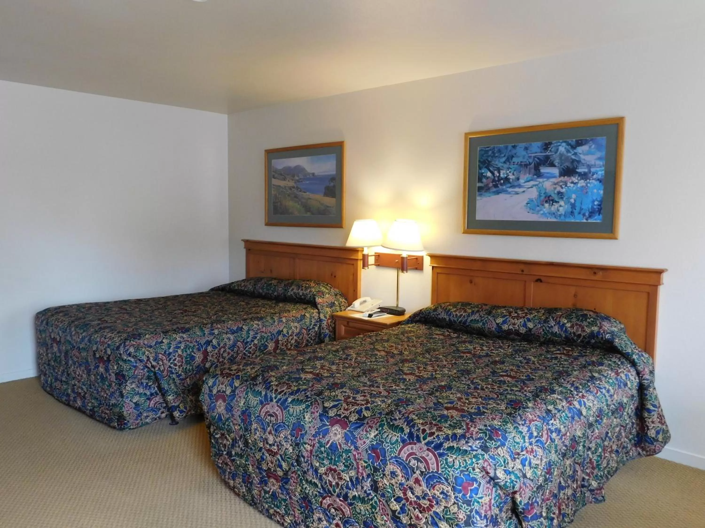 Bed in Pacific Gardens Inn