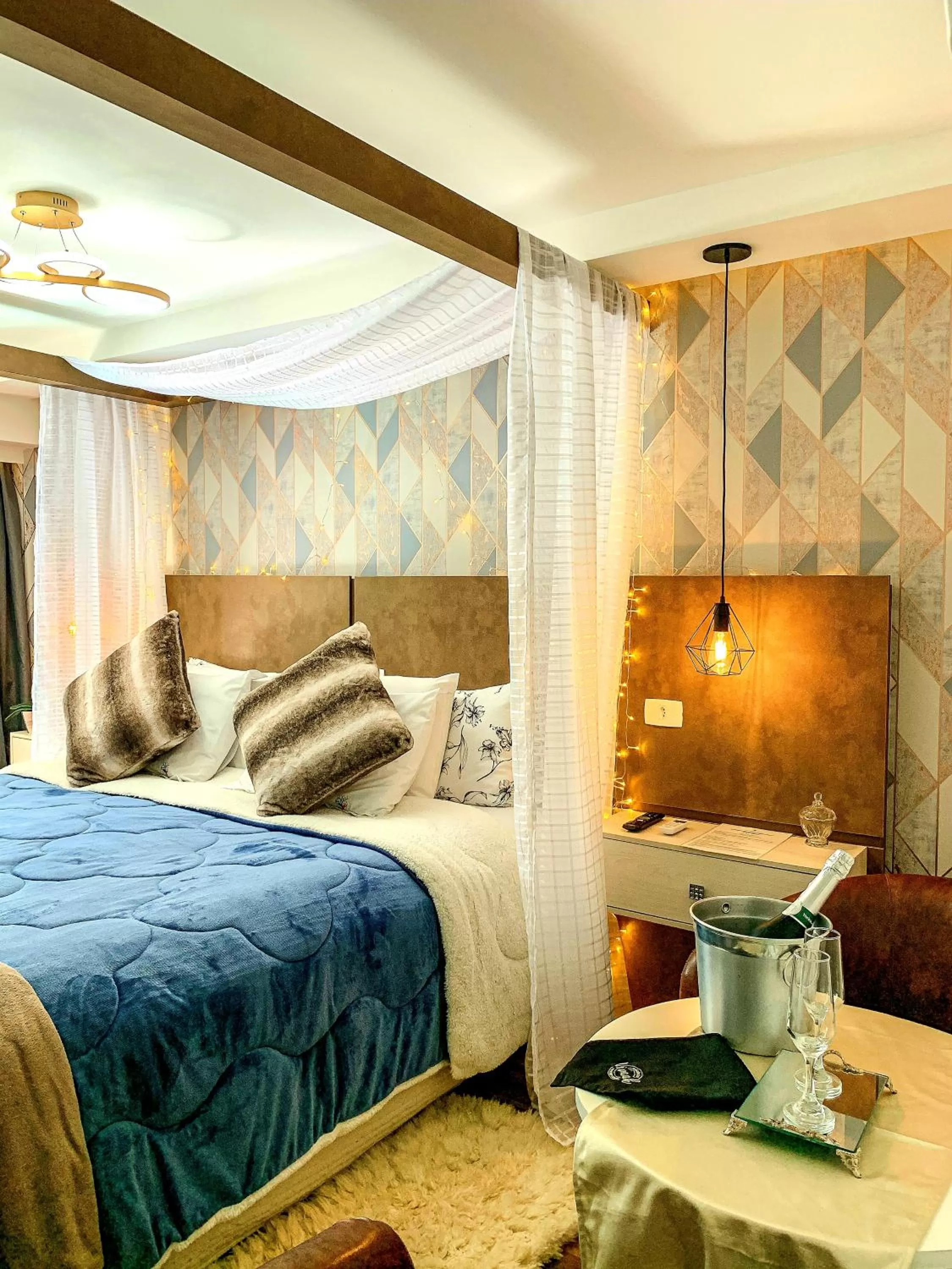 Dining area, Bed in Caminho das Pedras Pousada de Charme