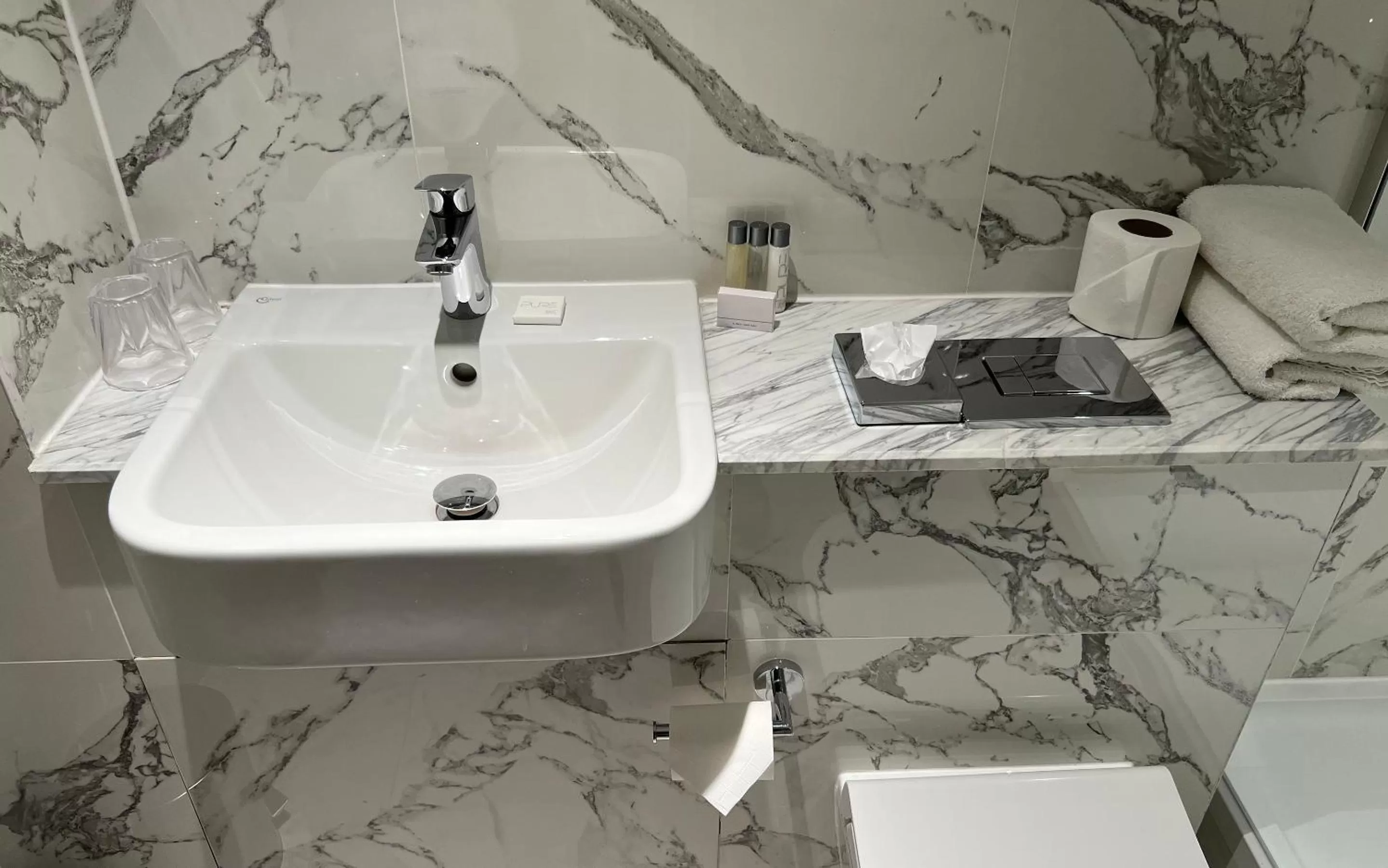 Bathroom in Warren House Hotel