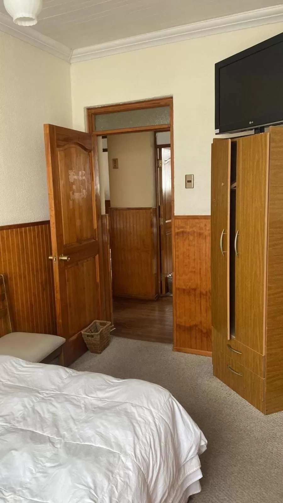 Bed, TV/Entertainment Center in HOTEL CHALET CHAPITAL