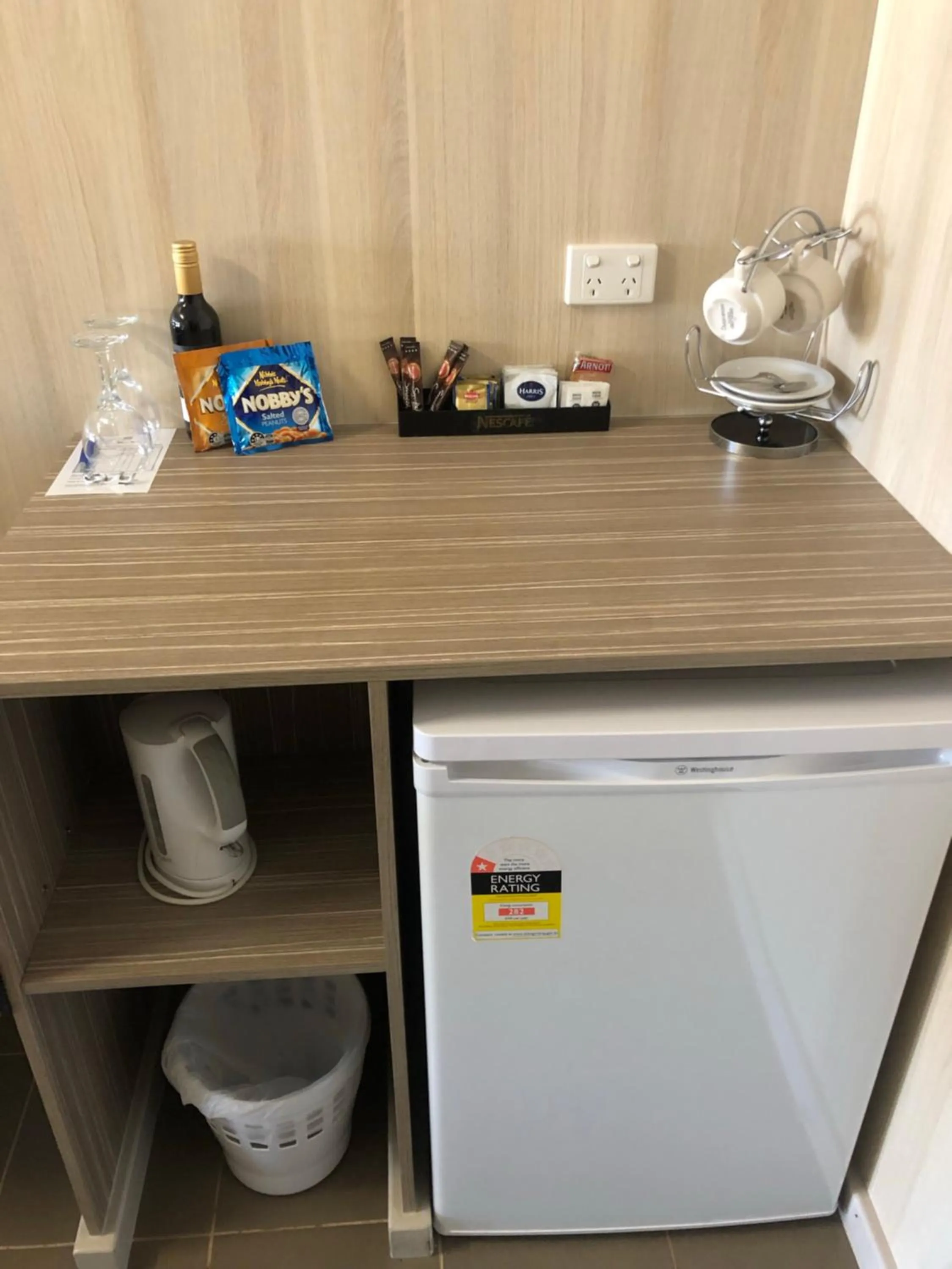 oven in Dog Rock Motel