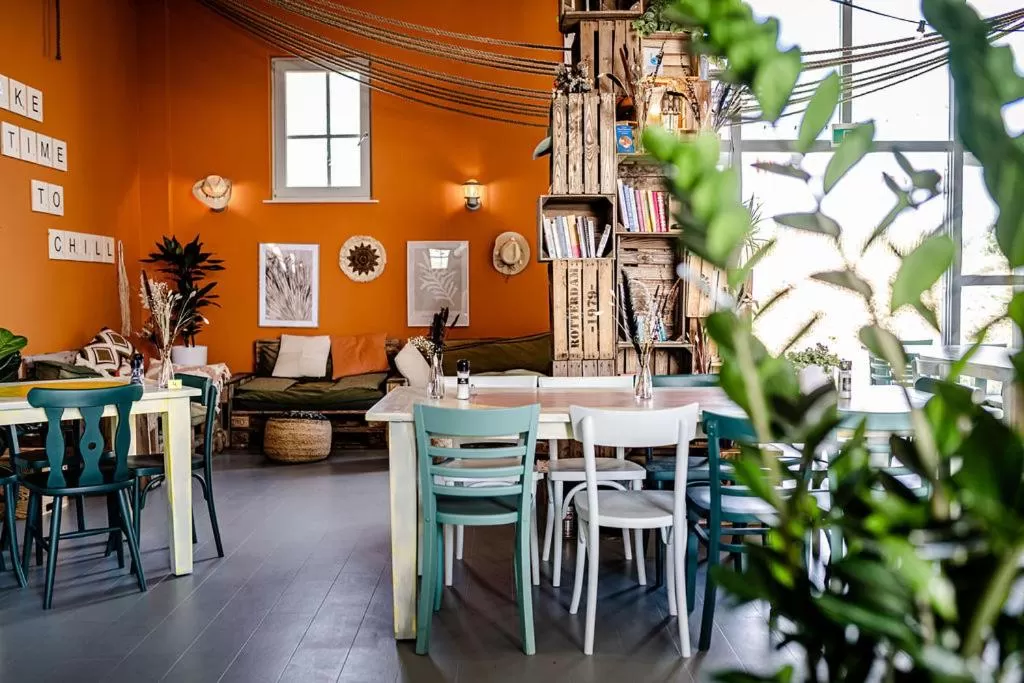 Restaurant/places to eat in TinyParks Cast Away