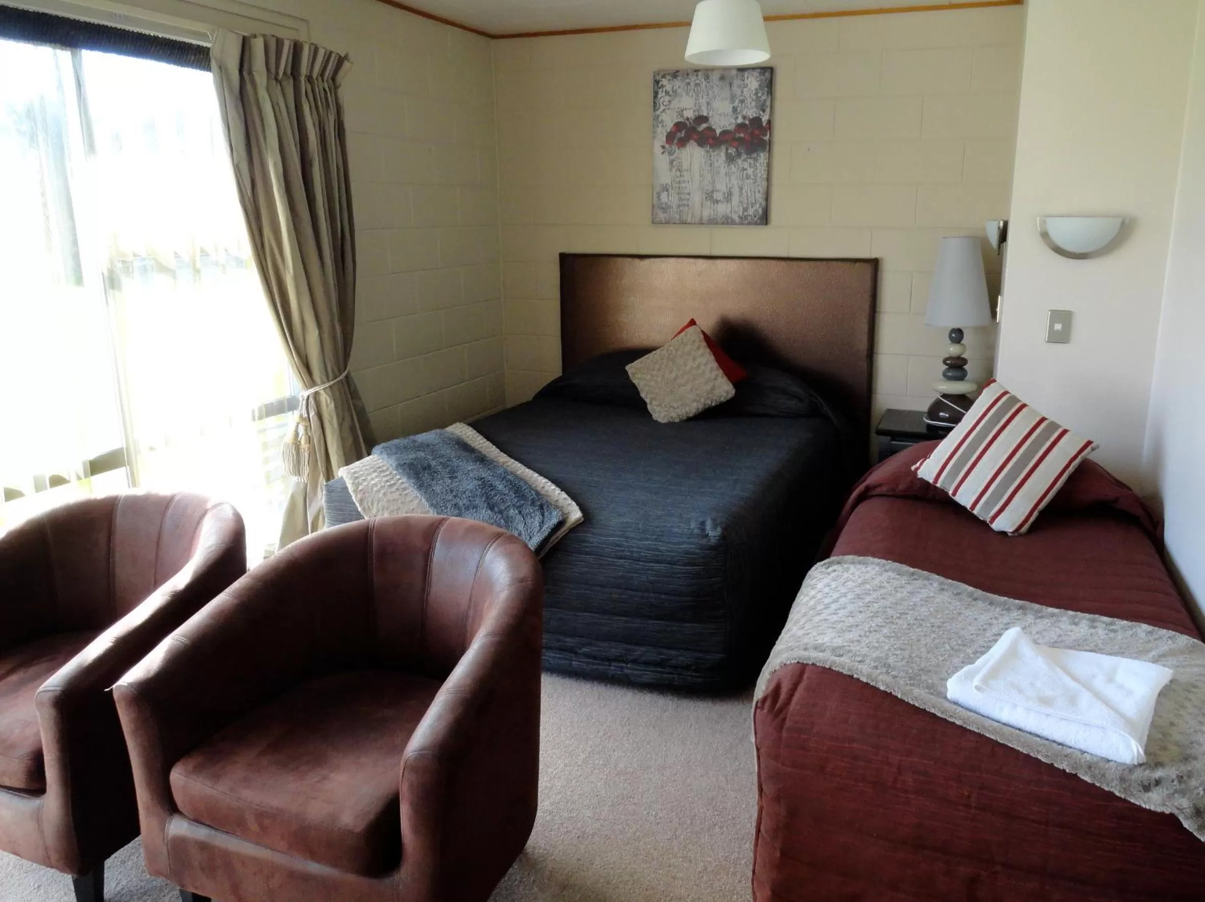 Photo of the whole room, Bed in Aarburg Airport Motel