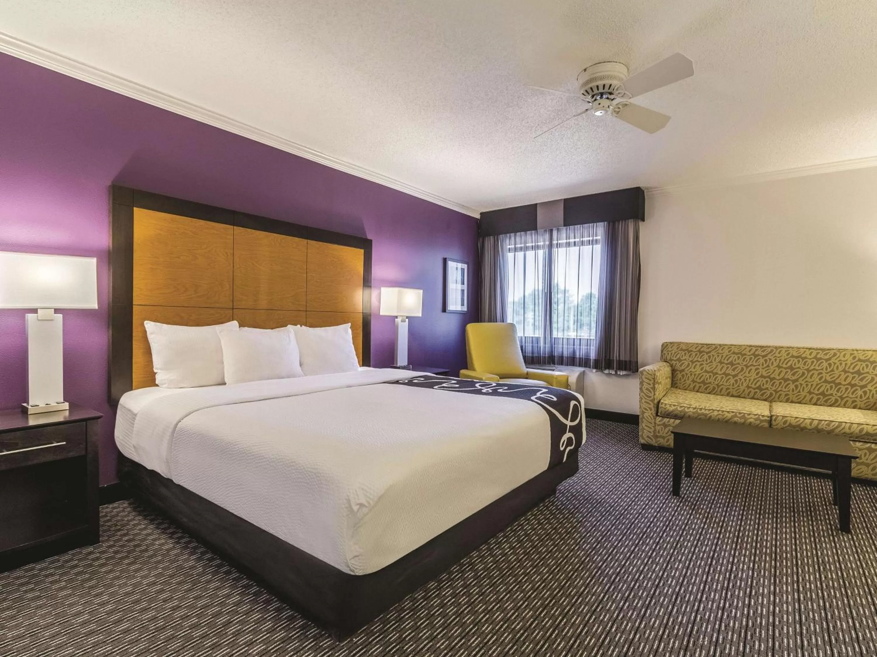 Photo of the whole room, Bed in La Quinta by Wyndham Cleveland - Airport North