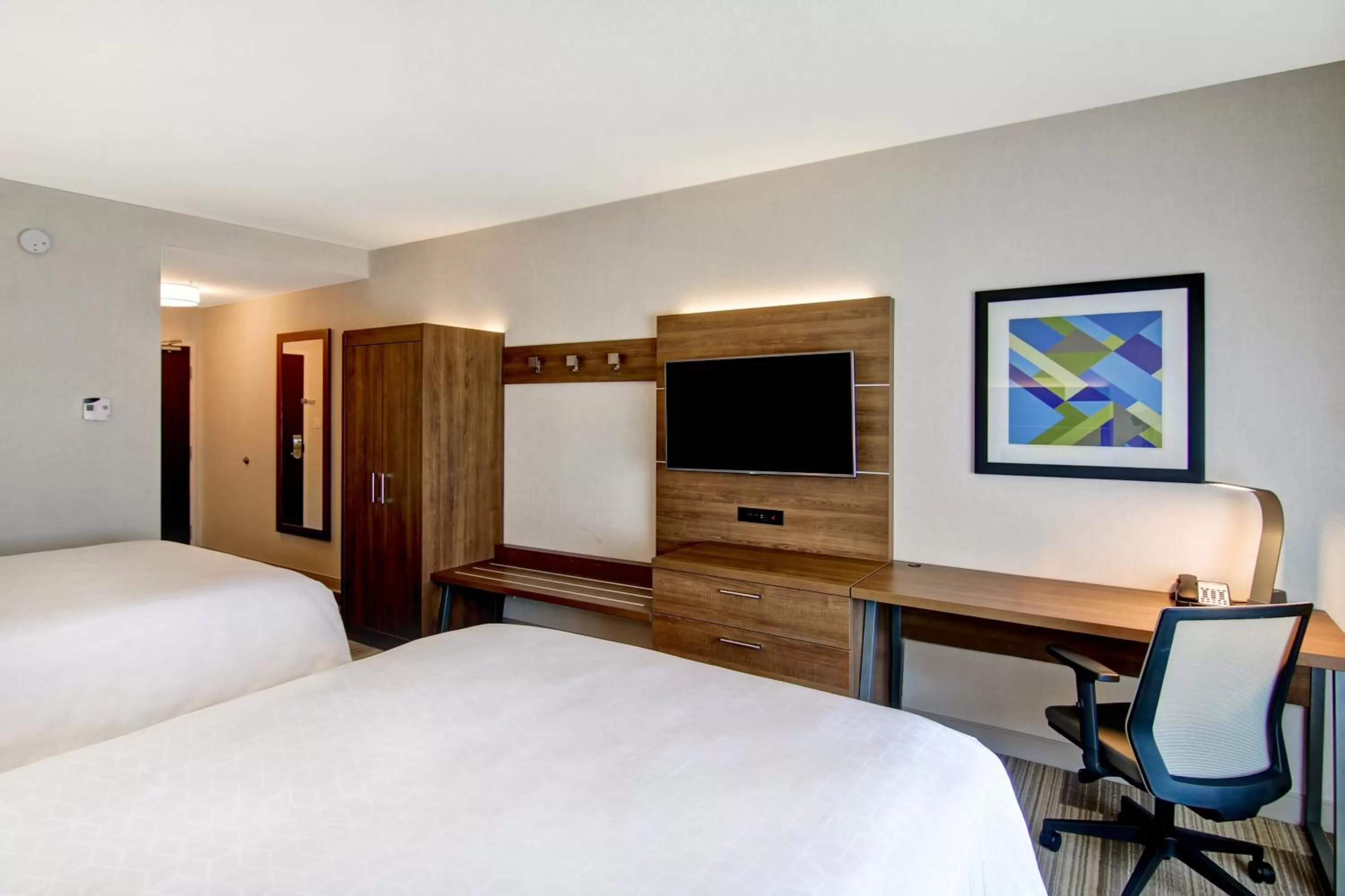 Photo of the whole room, Bed in Holiday Inn Express Hotel & Suites Toronto - Markham by IHG