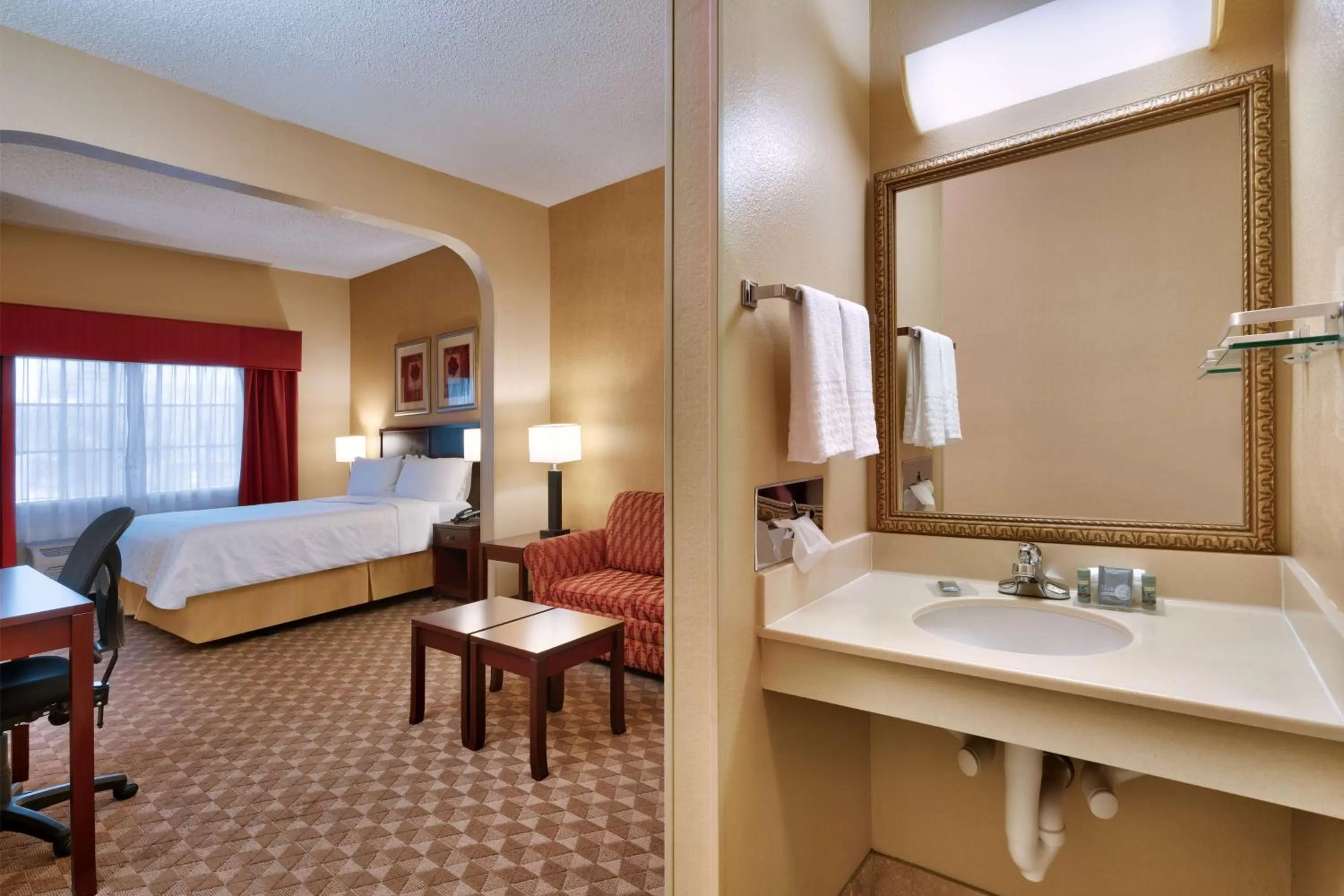 Photo of the whole room, Bed in Best Western Downtown Phoenix