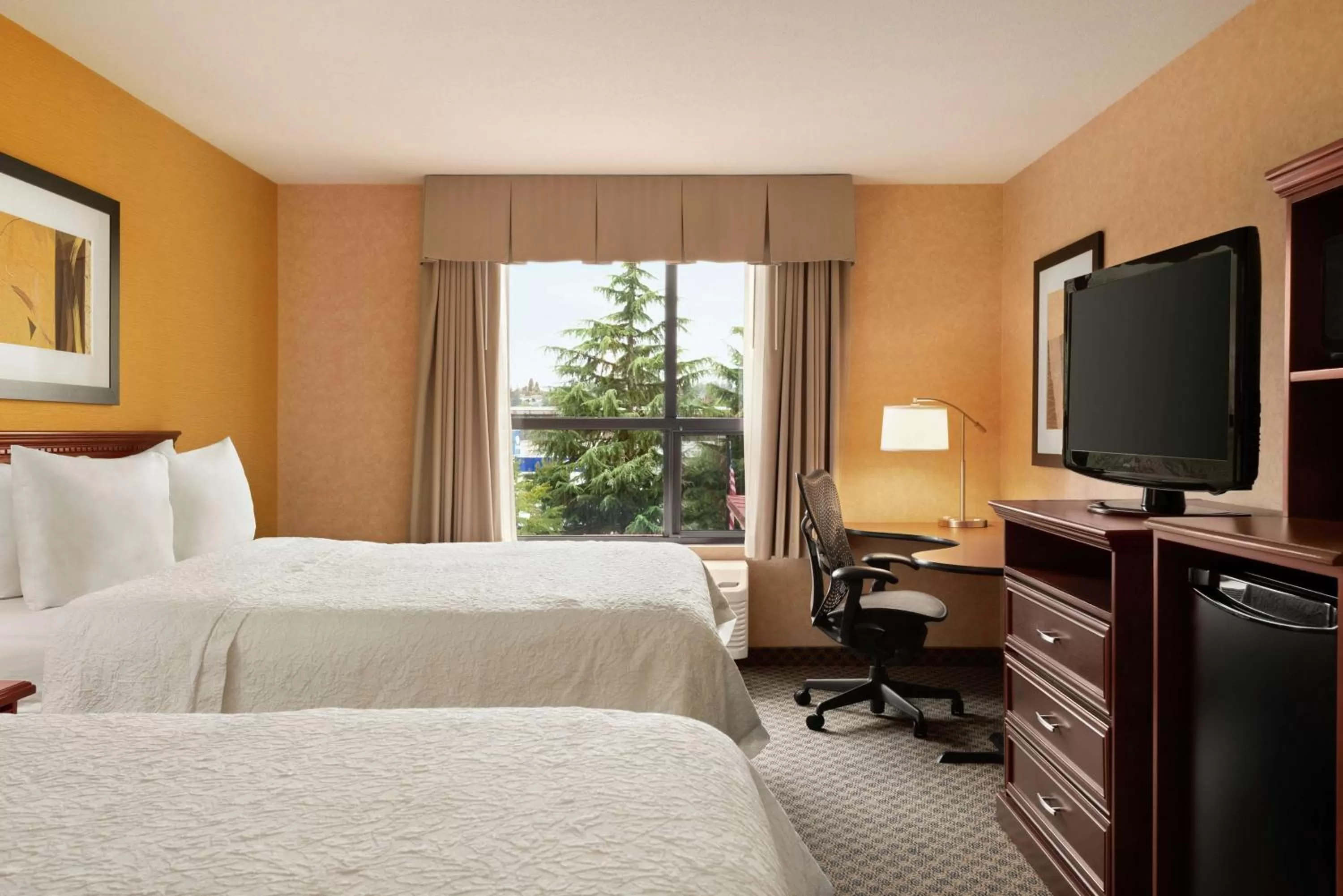 Bedroom, Bed in Hampton Inn & Suites by Hilton Langley-Surrey