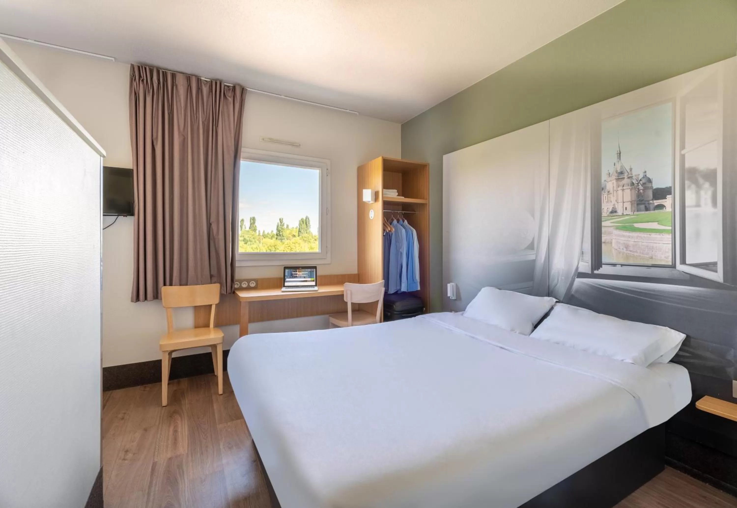 Bedroom, Bed in B&B HOTEL Creil Chantilly