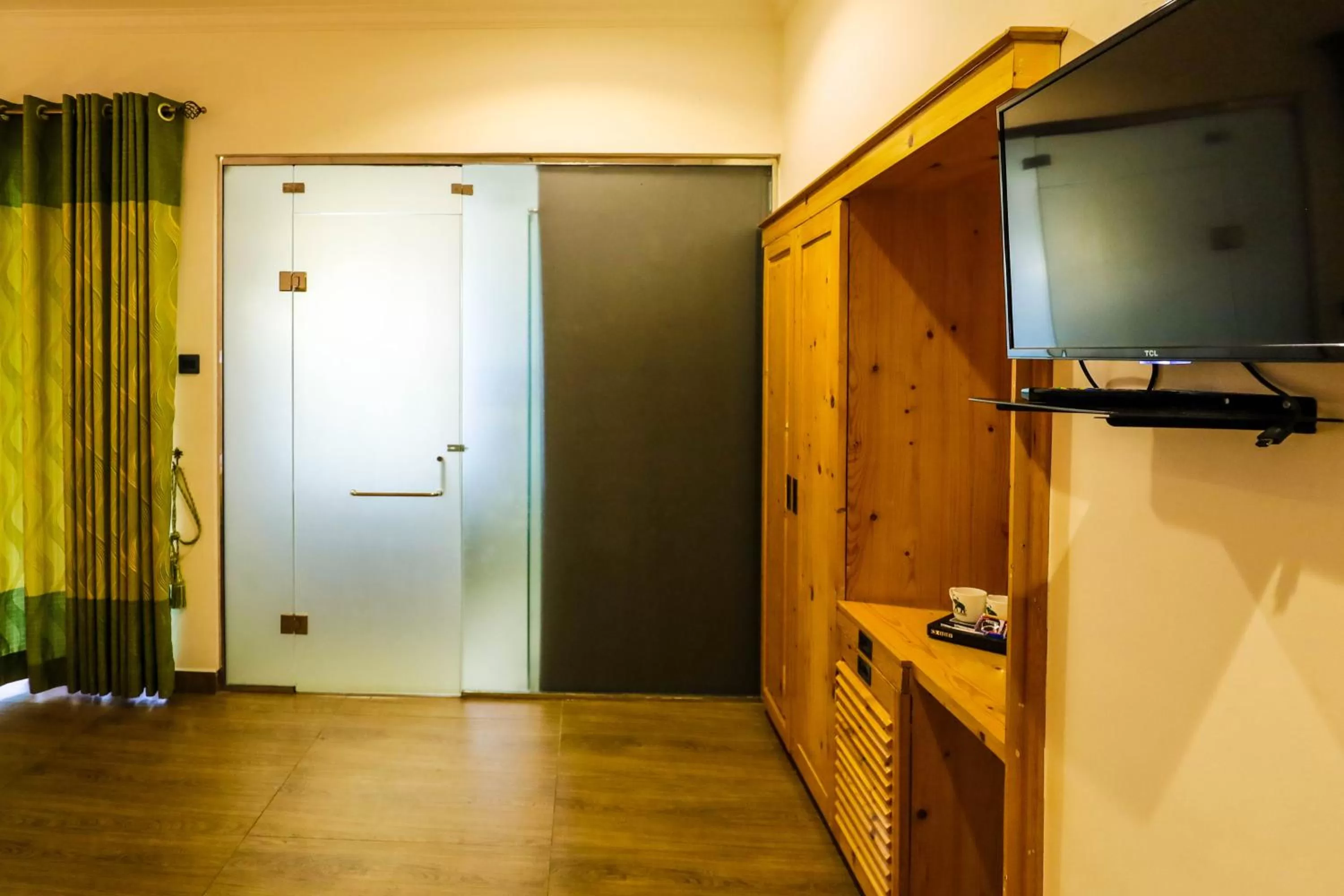 Communal lounge/ TV room in Hotel Ganthera Kandy