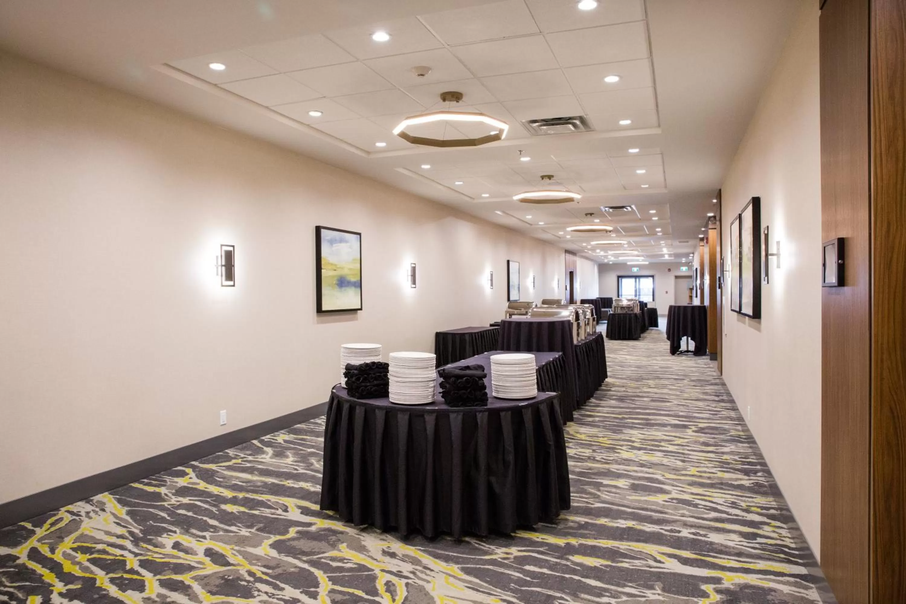 Meeting/conference room in Holiday Inn Hotel & Suites Calgary South - Conference Ctr by IHG