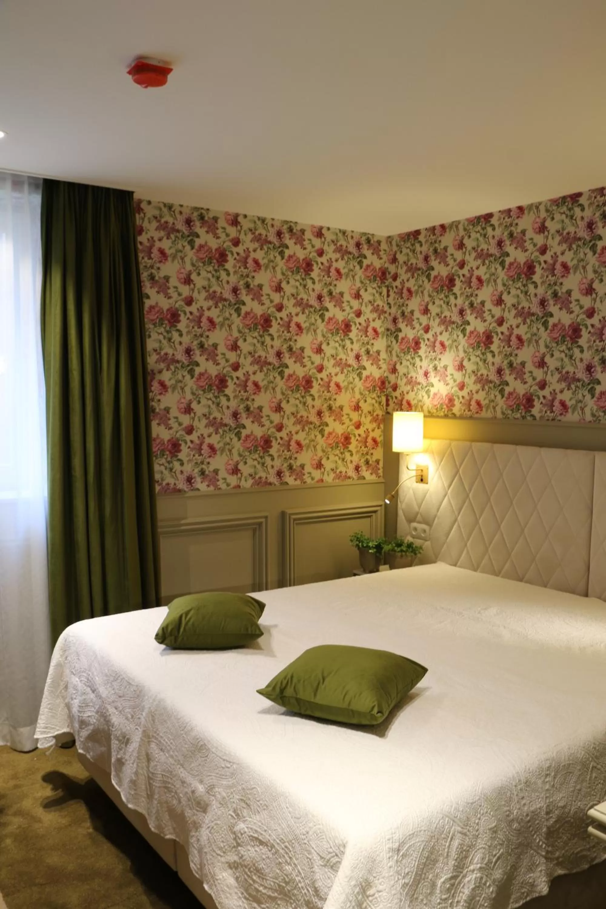 Bed in Grand Hotel Normandy by CW Hotel Collection