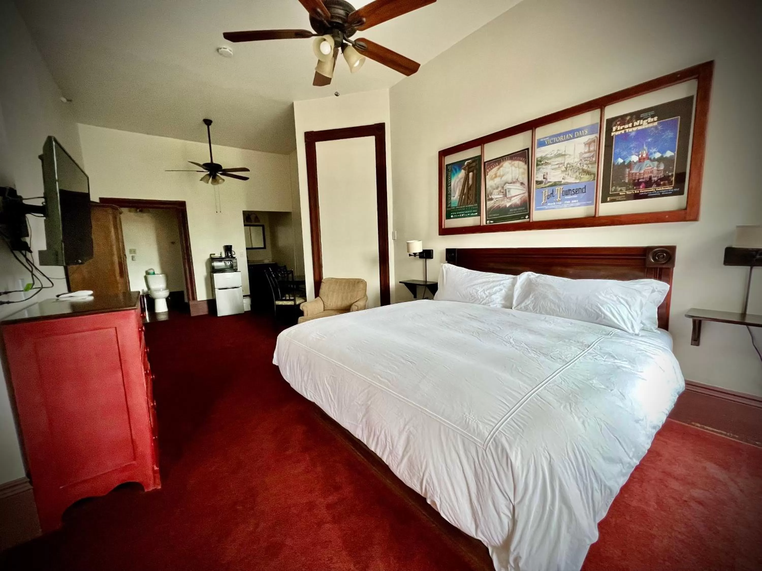 Bed in The Monarch Hotel